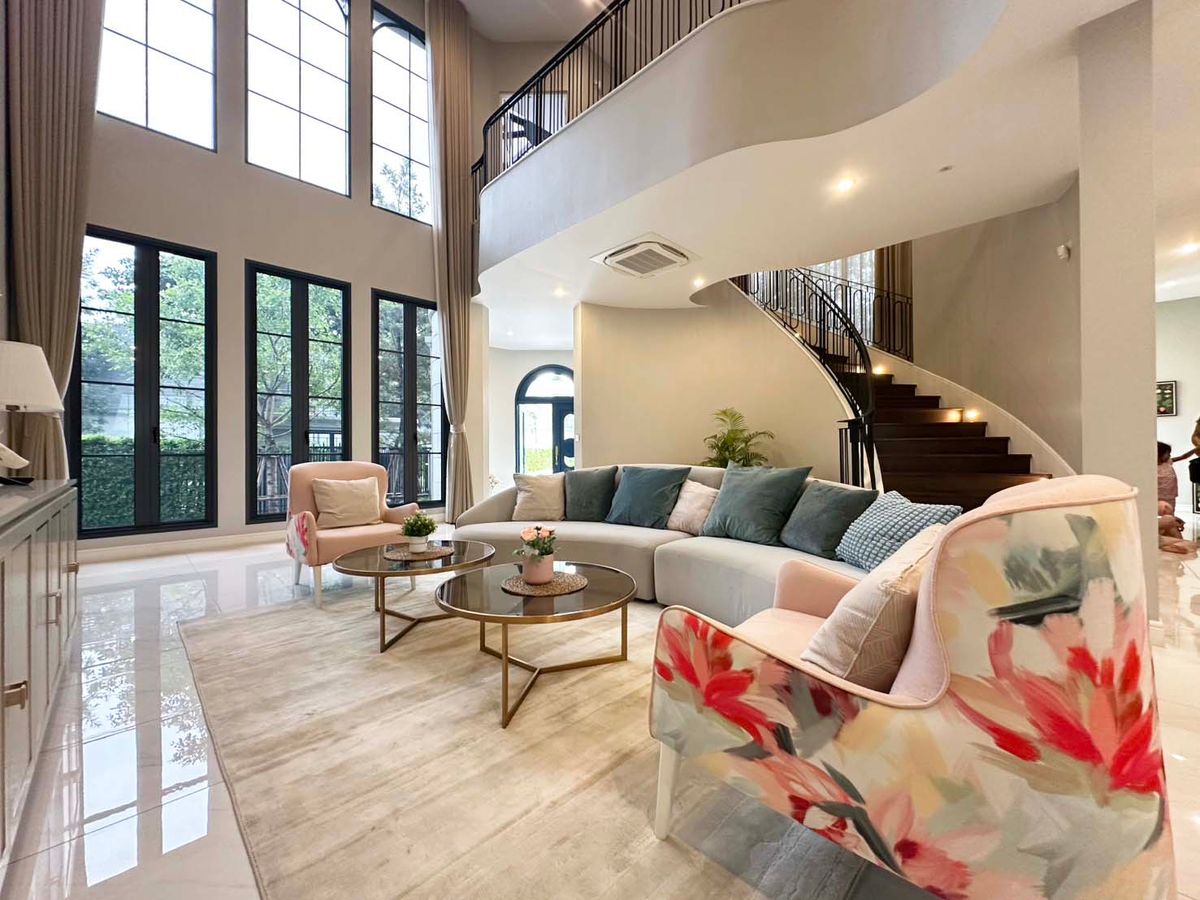 For RentHousePattanakan, Srinakarin : Rent a large single house, 5 bedrooms, Super Luxury Project in Narasiri, Krungthep Kreetha.