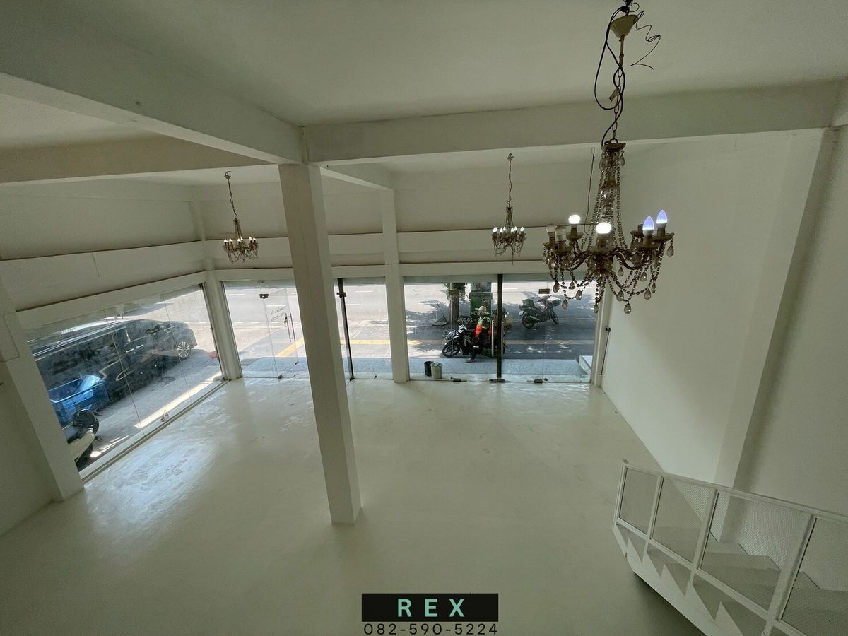 For RentShop HouseSukhumvit, Asoke, Thonglor : For Rent Space for Showroom, Spa, Cafe, Restaurant, Ekkamai, Thonglor, 142 sq m.