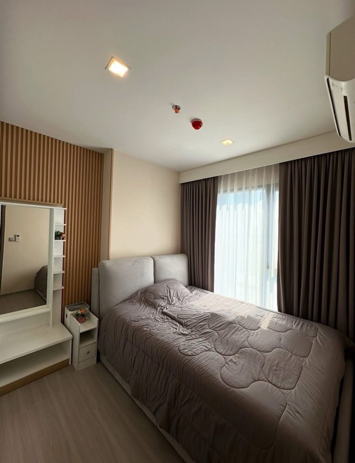 ให้เช่าคอนโดพระราม 9 เพชรบุรีตัดใหม่ RCA : Life Asoke Hype 