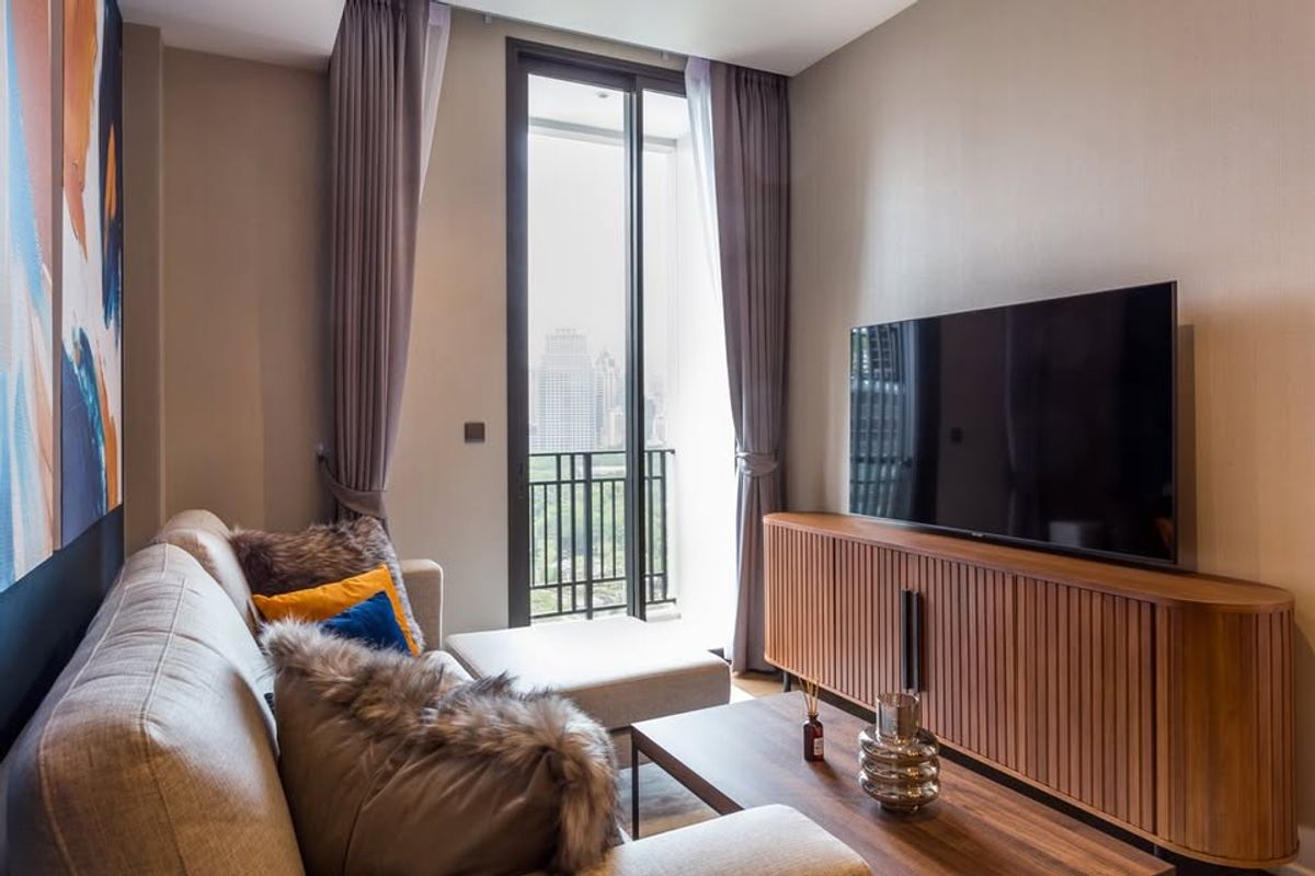 For RentCondoWitthayu, Chidlom, Langsuan, Ploenchit : Rent a beautiful condo-MUNIQ LANGSUAN-1BED 1BATH size 54 sq.m., 17th floor, Lumphini Park. Interested, contact Khun Nu 063-6599447 Line ID: nukhunnasit (accept co-anten).