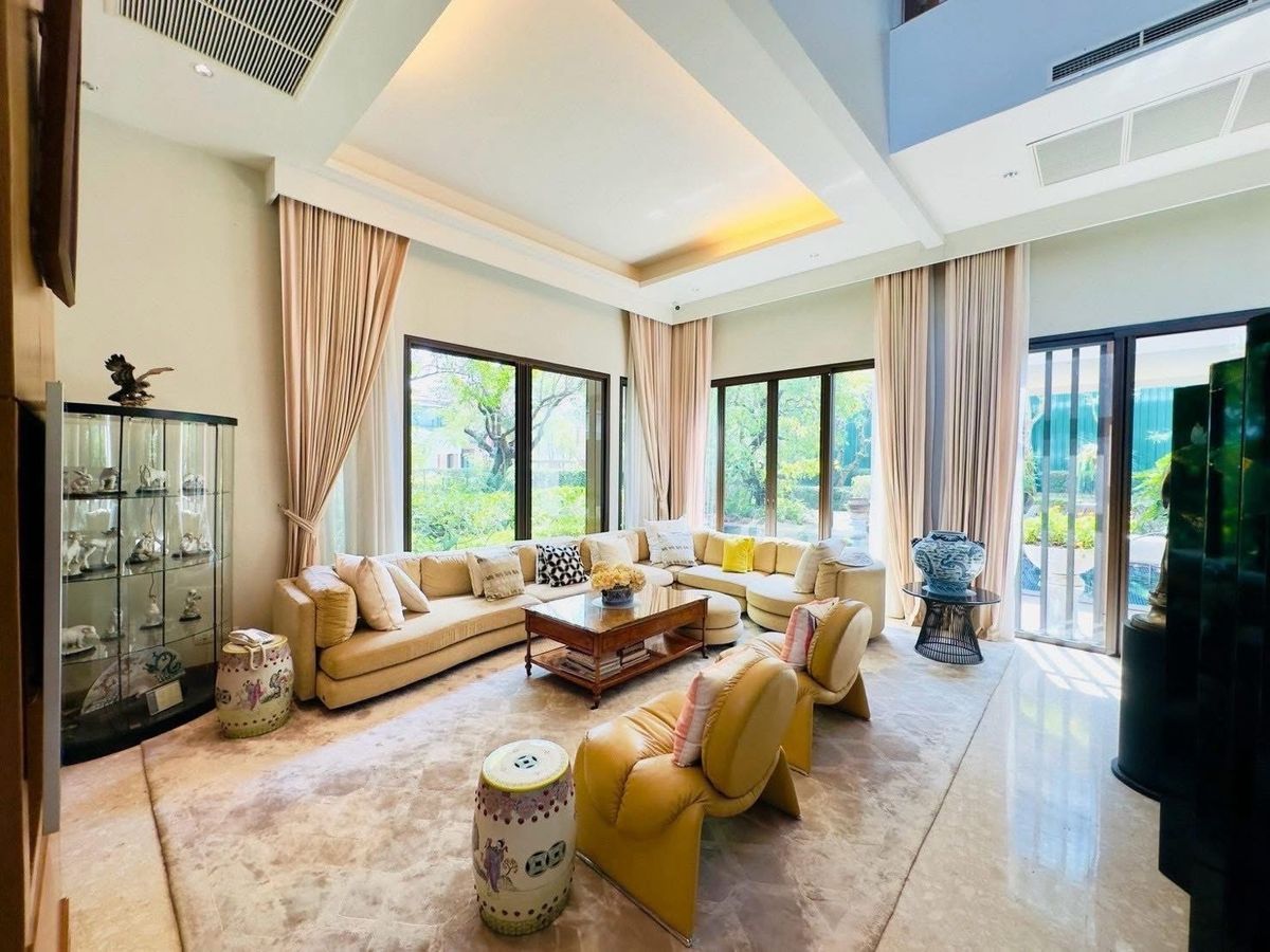 For SaleHouseSeri Thai, Ramkhamhaeng Nida : Selling a 2 -story luxury house with a private pool 📍 Nawathani Village, Serithai Road 59 💚 surrounded by large trees and over 400 rai of green areas of the Golf Course - Good weather all year round, shady, peaceful, private.