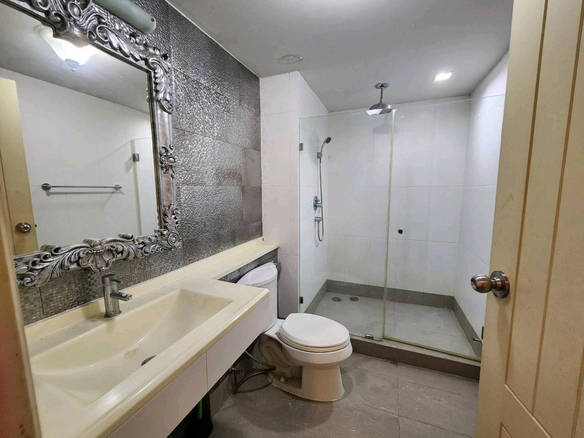 For SaleCondoSapankwai,Jatujak : For Sale: Baxtor CondominiumCorner unit Low-rise building (8 floors) | Near BTS Saphan Khwai