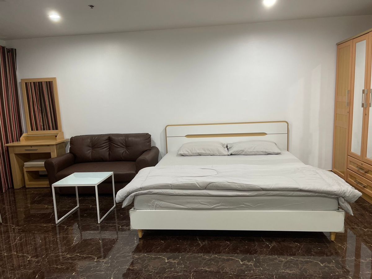 ให้เช่าคอนโดสีลม ศาลาแดง บางรัก : Silom Suite Room for Rent (Sathorn 12)