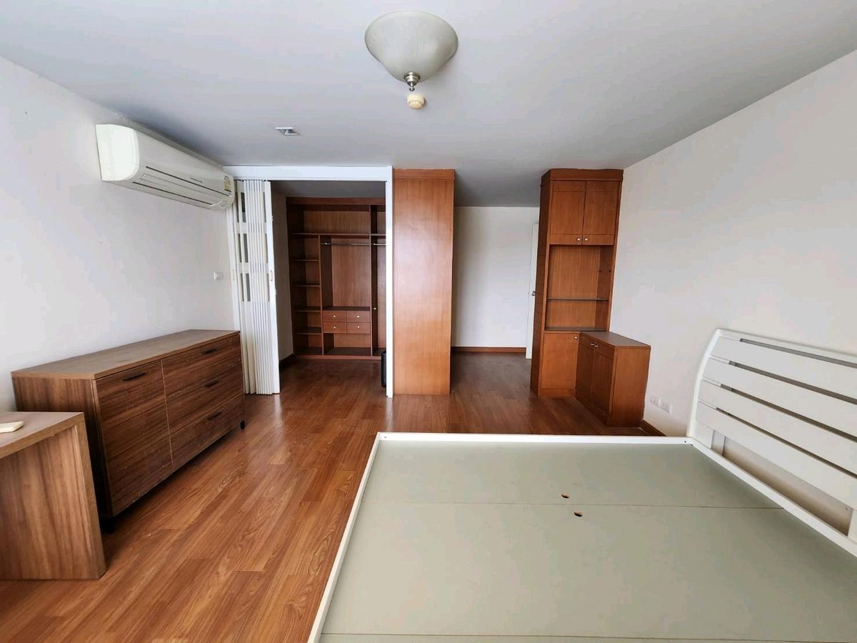 For SaleCondoSapankwai,Jatujak : For Sale: Baxtor CondominiumCorner unit Low-rise building (8 floors) | Near BTS Saphan Khwai