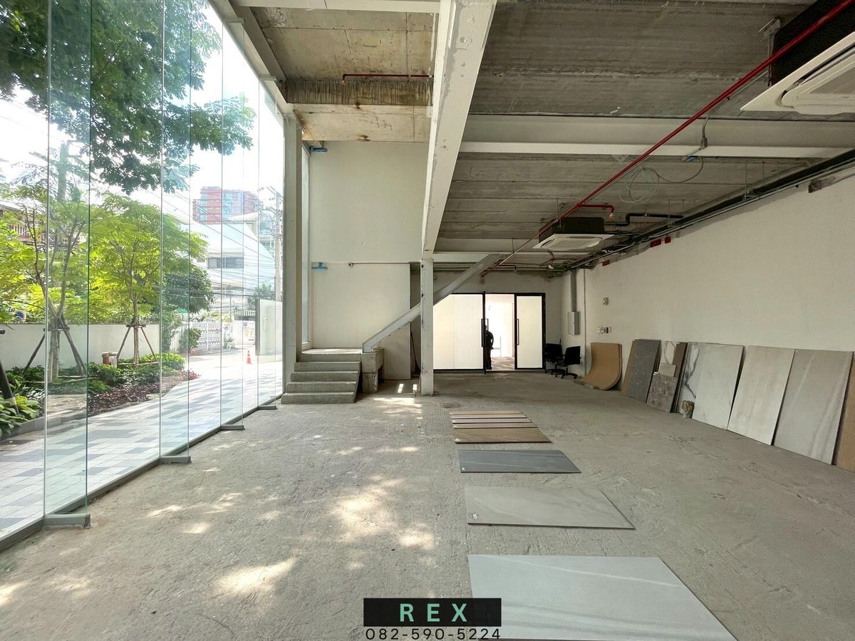 For RentShop HouseSukhumvit, Asoke, Thonglor : For Rent, space for rent for  Cafe, Restaurant, Phrom Phong, Sukhumvit 175 sq.m.