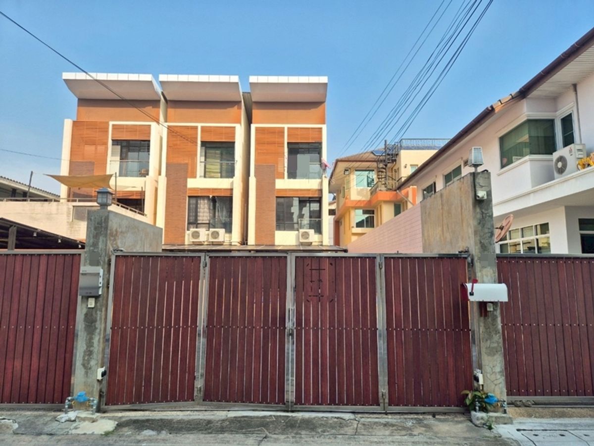 For RentShop HouseAri,Anusaowaree : Building 3 Floors 270 sqm. in Soi Ari For Rent