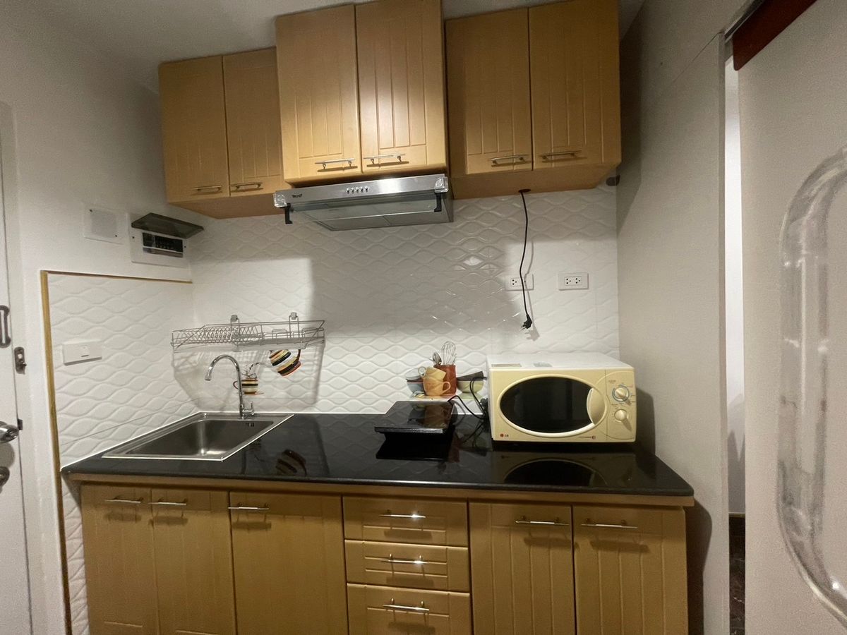 ให้เช่าคอนโดสีลม ศาลาแดง บางรัก : Silom Suite Room for Rent (Sathorn 12)