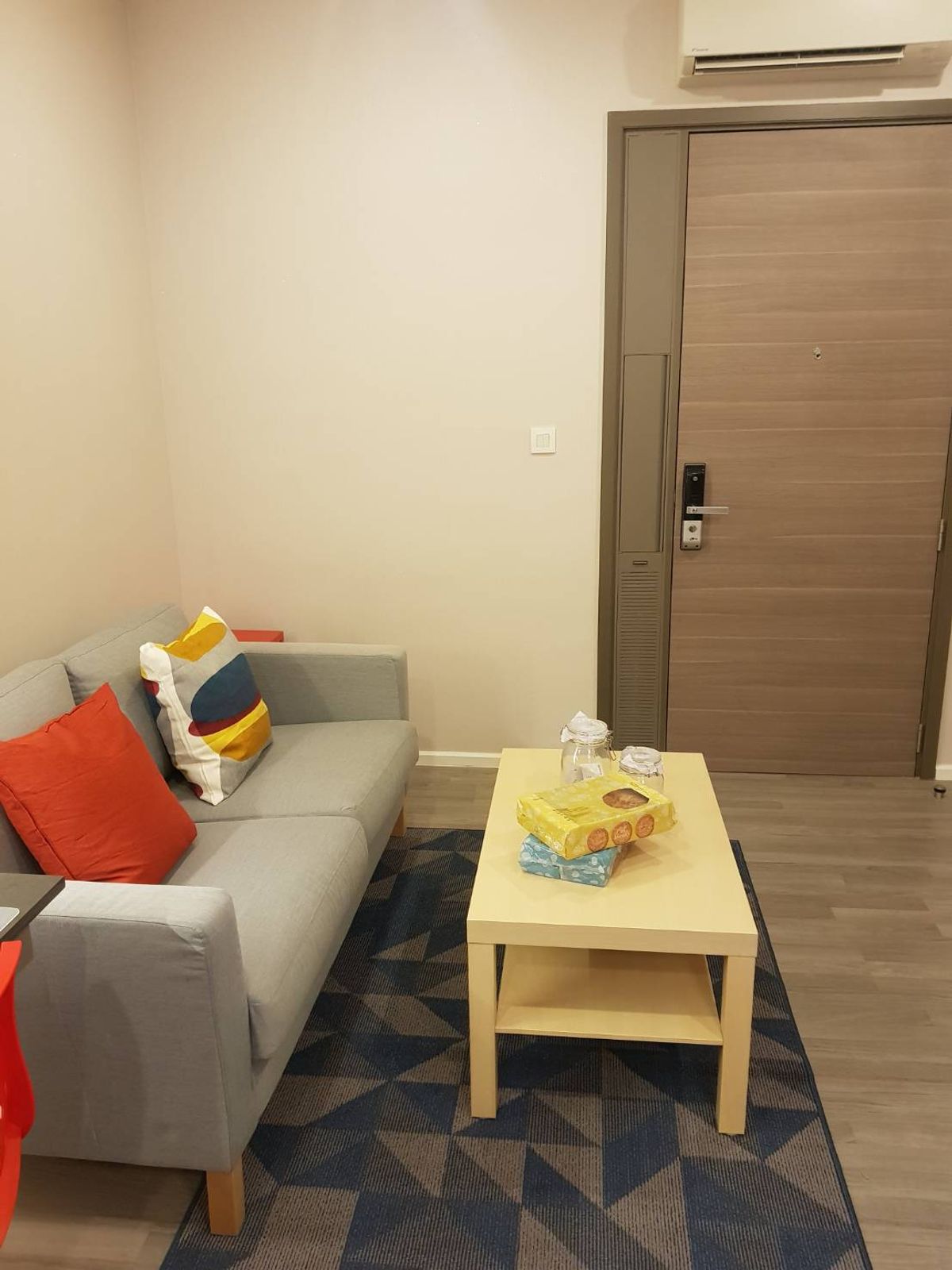 For RentCondoOnnut, Udomsuk : 1 bed 1 bath 35 sqm condo at The Room 69 for rent 30,000THB per month, Sukhumvit Soi 69, Phra Khanong BTS station