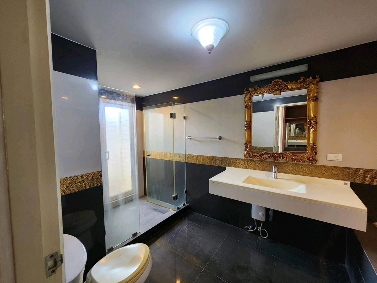 For SaleCondoSapankwai,Jatujak : For Sale: Baxtor CondominiumCorner unit Low-rise building (8 floors) | Near BTS Saphan Khwai