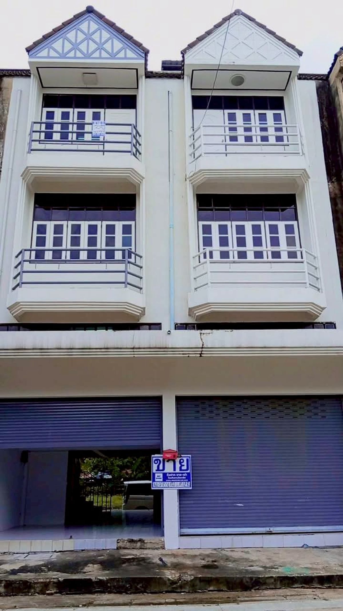 ขายอาคารพาณิชย์เกษตรศาสตร์ รัชโยธิน : ขายอาคารพาณิชย์ 3 ชั้นครึ่ง เนื้อที่ 16 ตร.ว. หมู่บ้าน บดินทรรักษา 2 คู้บอน 27 แยก 16-18 แขวงท่าแร้ง เขตบางเขน กรุงเทพมหานคร