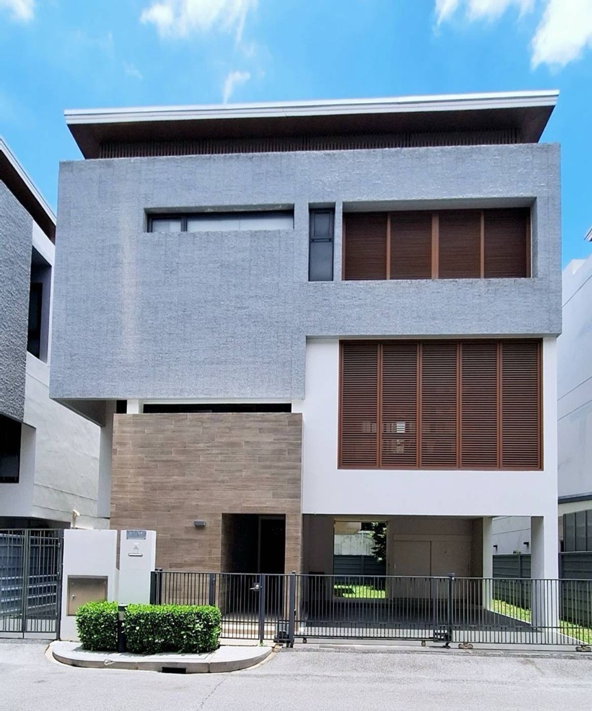 For RentHouseRama9, Petchburi, RCA : Rent Park Pre -said 4 beds