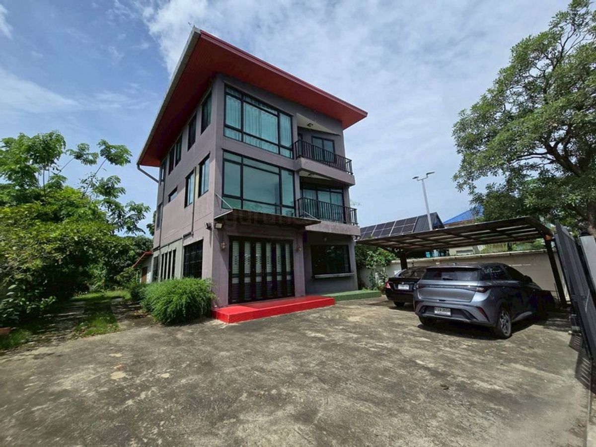 For RentShop HouseRathburana, Suksawat : 3 -storey building for rent, 4 meters wide, Pracha Uthit 69, can open a restaurant or office - GHD000622R
