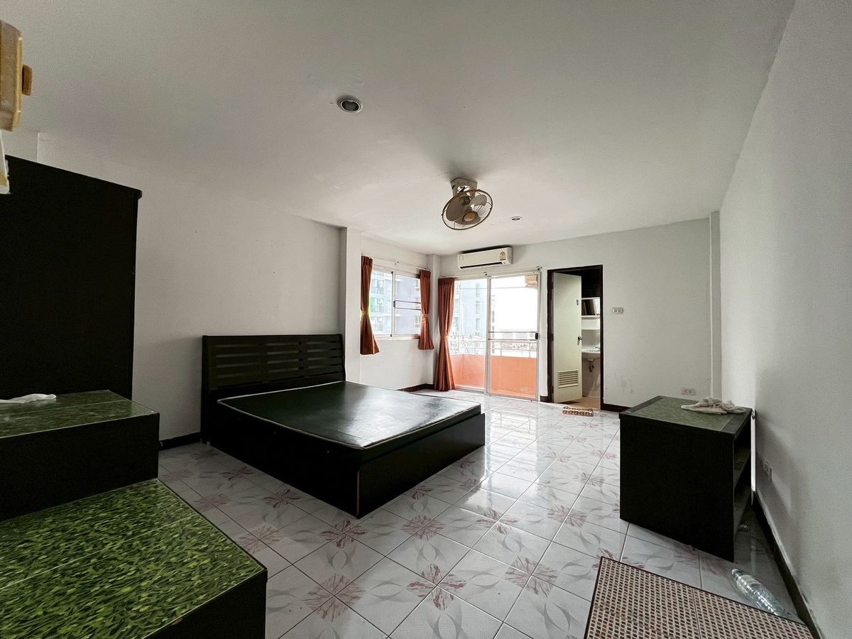 For SaleHotel&Apartment BusinessPattaya, Bangsaen, Chonburi : 📌 Apartments for sale near Amata Nakorn Industrial Estate, full -year -old, 348 sq.w. offers convenient parking. Returns of up to 9%, only 32 million baht !!