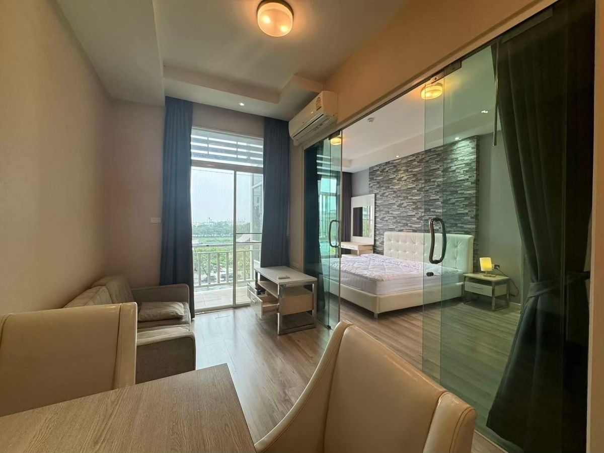 For RentCondoChiang Mai : Y8 Rent My Hip Condo 2 in CBP 42 sqm. View Pool 10,000 baht. 1 year contract.