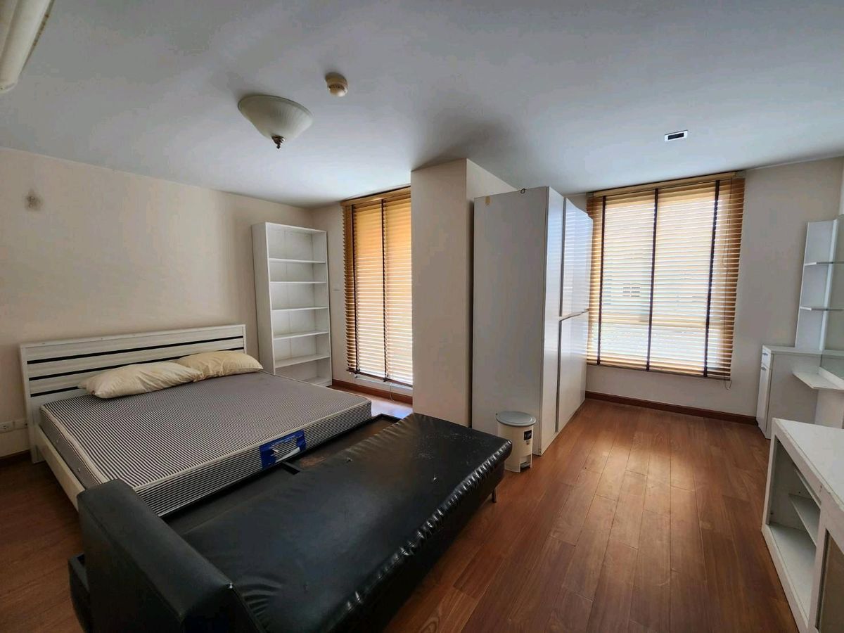 For SaleCondoSapankwai,Jatujak : For Sale: Baxtor CondominiumCorner unit Low-rise building (8 floors) | Near BTS Saphan Khwai