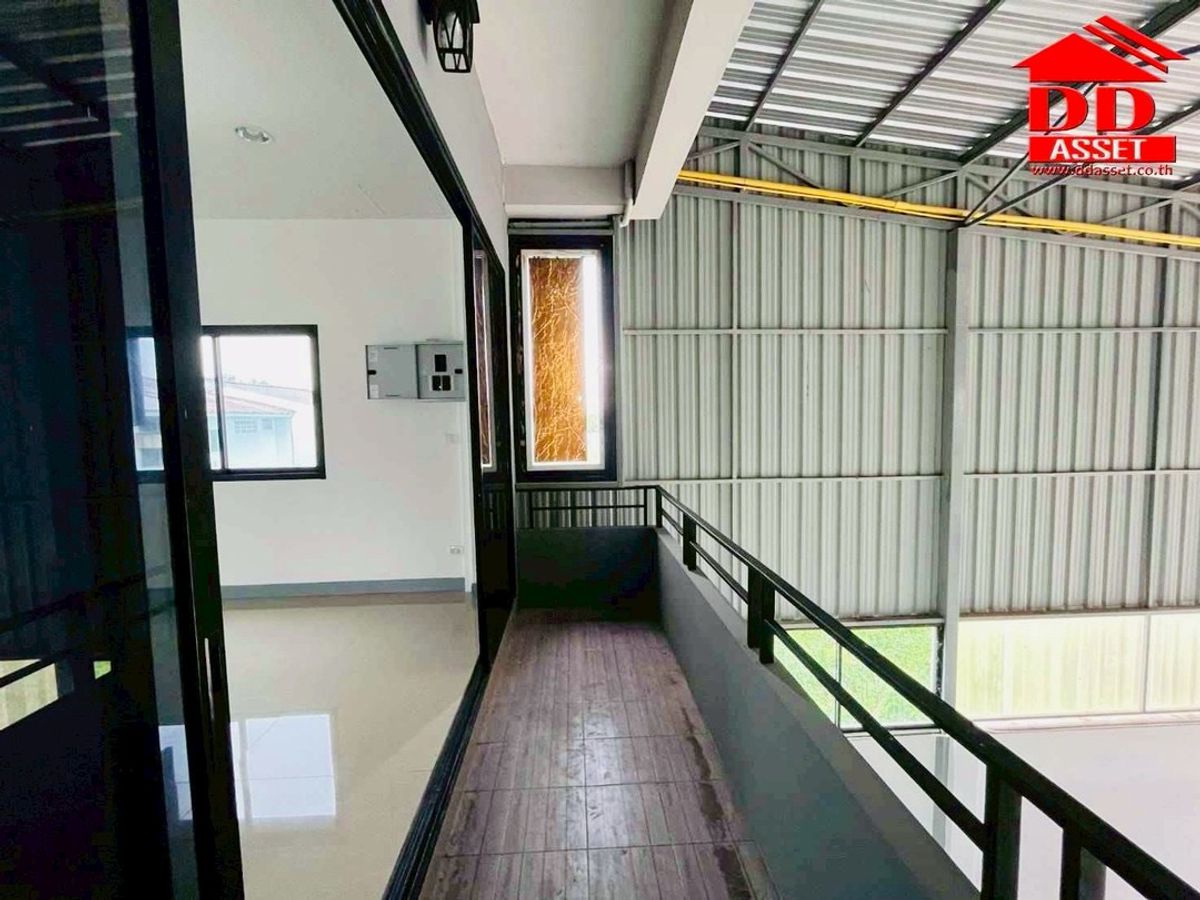 For SaleWarehousePathum Thani,Rangsit, Thammasat : Selling / rental warehouse, Lam Luk Ka Khlong 4, near the ring and the AC market. Property code: F8029