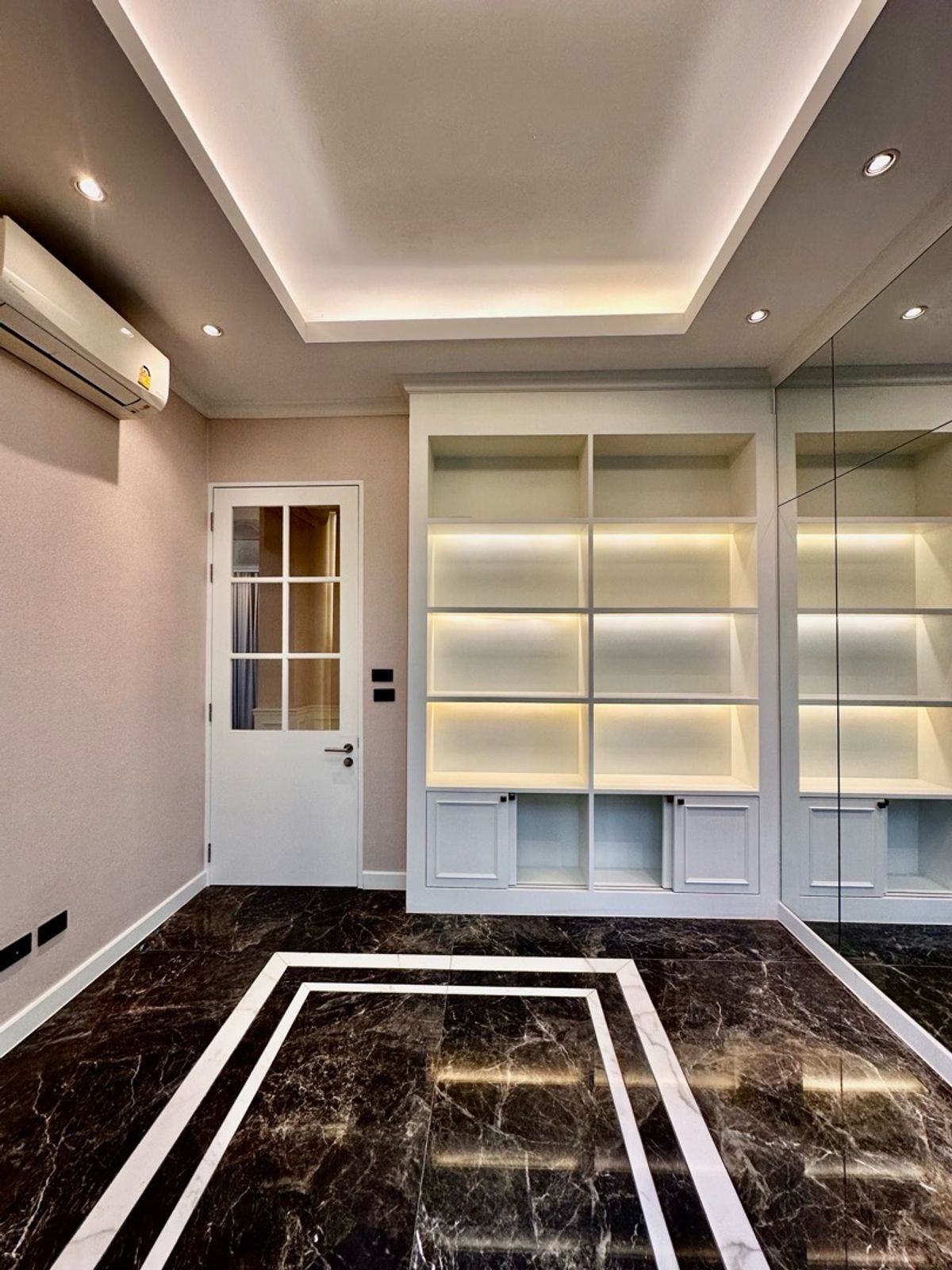 ขายบ้านเลียบทางด่วนรามอินทรา : หลังมุม แปลงใหญ่ หน้าบ้านทิศเหนือ  บิ้วอินท์ทั้งหลัง ลด 4  ล้าน เหลือเพียง 14.5 ล้าน