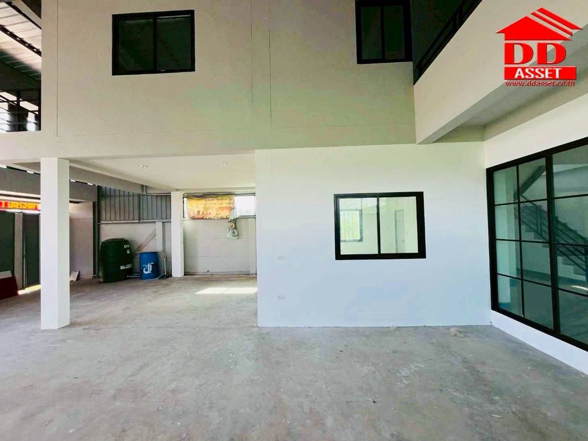 For SaleWarehousePathum Thani,Rangsit, Thammasat : Selling / rental warehouse, Lam Luk Ka Khlong 4, near the ring and the AC market. Property code: F8029
