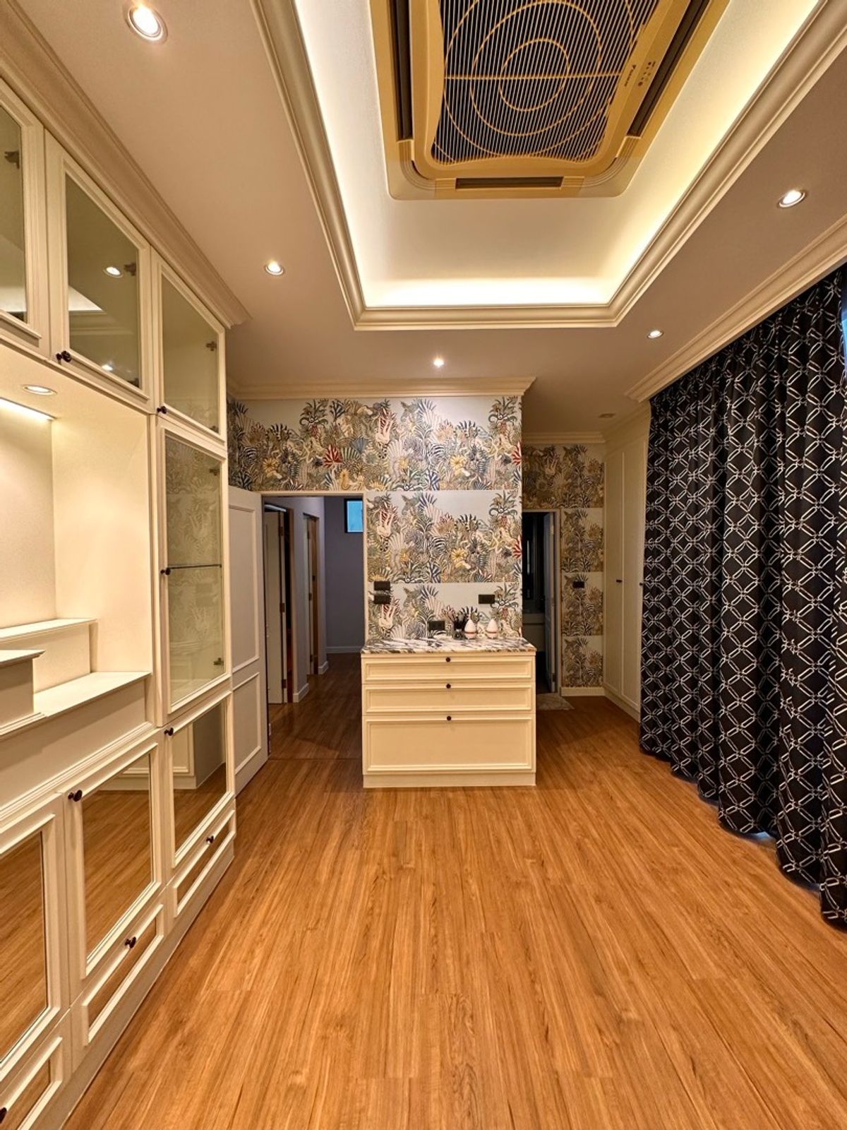 ขายบ้านเลียบทางด่วนรามอินทรา : หลังมุม แปลงใหญ่ หน้าบ้านทิศเหนือ  บิ้วอินท์ทั้งหลัง ลด 4  ล้าน เหลือเพียง 14.5 ล้าน