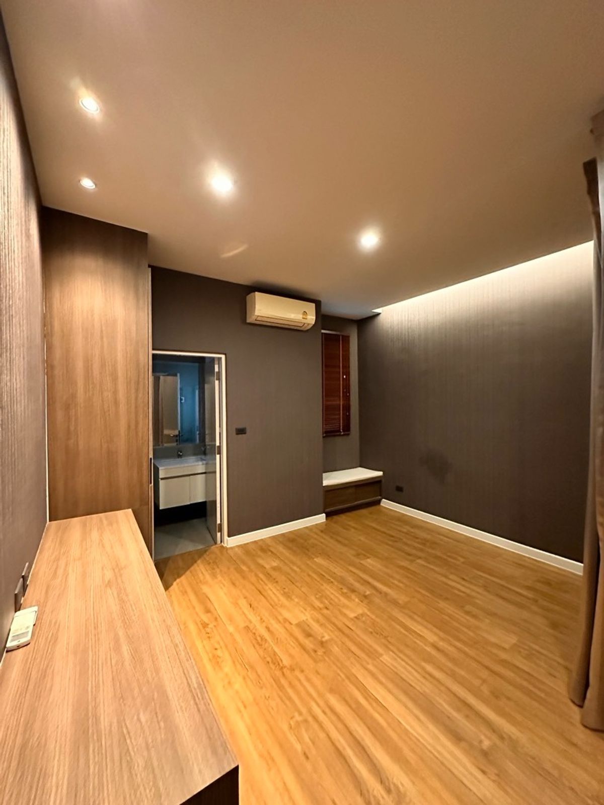 ขายบ้านเลียบทางด่วนรามอินทรา : หลังมุม แปลงใหญ่ หน้าบ้านทิศเหนือ  บิ้วอินท์ทั้งหลัง ลด 4  ล้าน เหลือเพียง 14.5 ล้าน