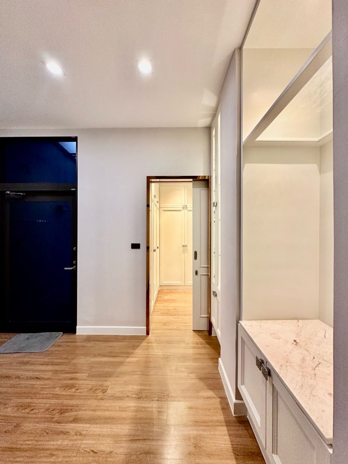 ขายบ้านเลียบทางด่วนรามอินทรา : หลังมุม แปลงใหญ่ หน้าบ้านทิศเหนือ  บิ้วอินท์ทั้งหลัง ลด 4  ล้าน เหลือเพียง 14.5 ล้าน