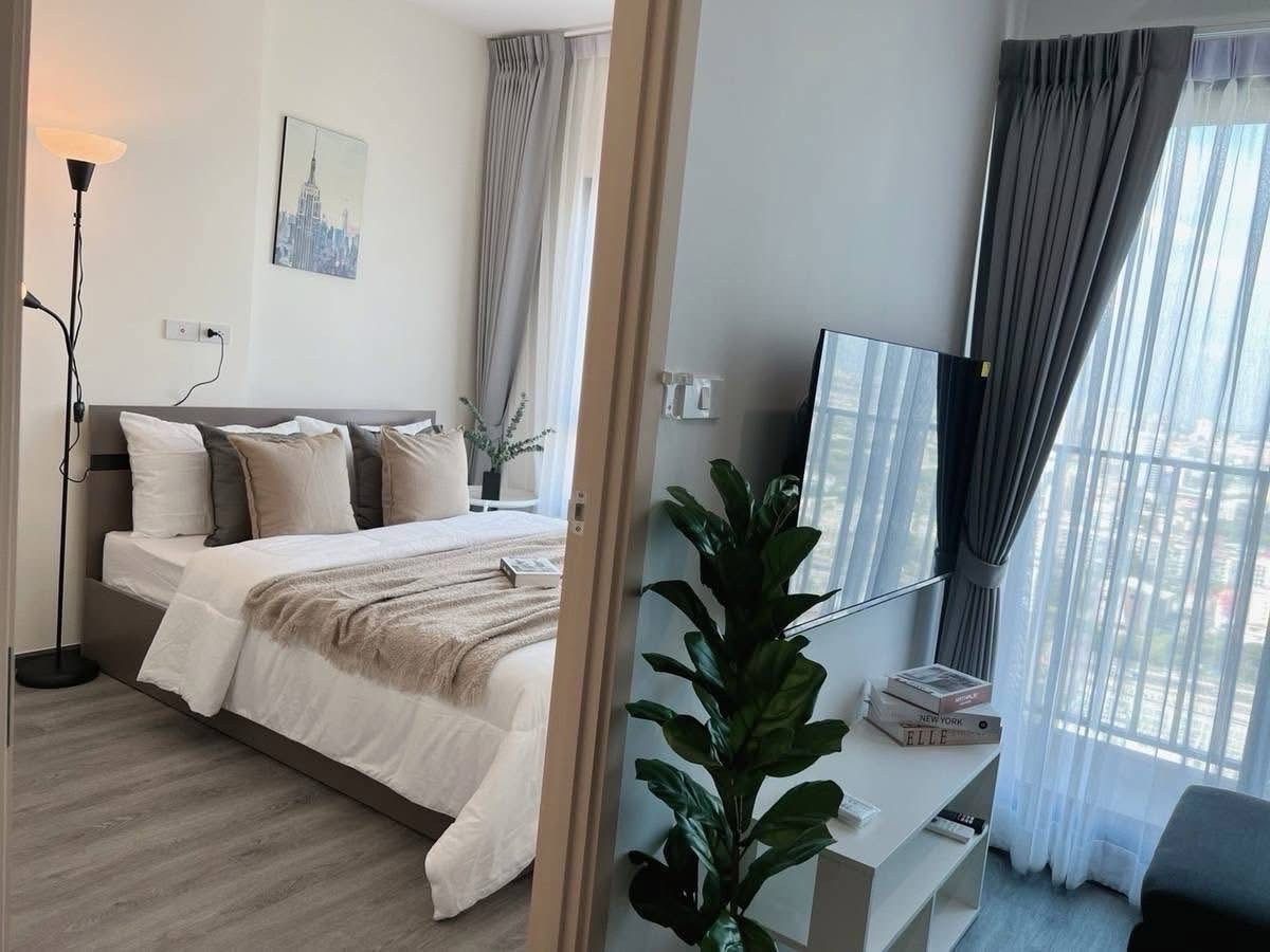 For RentCondoPattanakan, Srinakarin : For Rent ; Rich Park @ Triple Station
( Airport Link Hua Mak , 32 Sq.m , 
37th Floor ) 