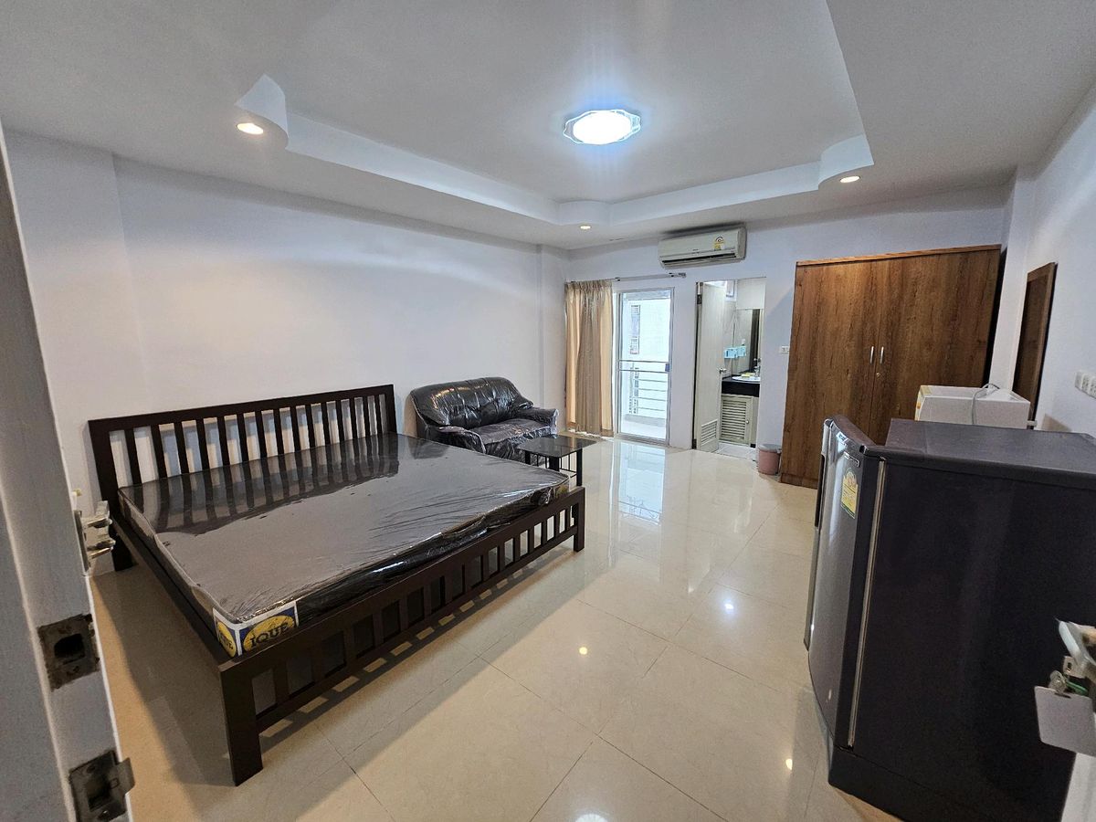 For RentCondoChokchai 4, Ladprao 71, Ladprao 48, : Rent a complete furniture condo with animals.