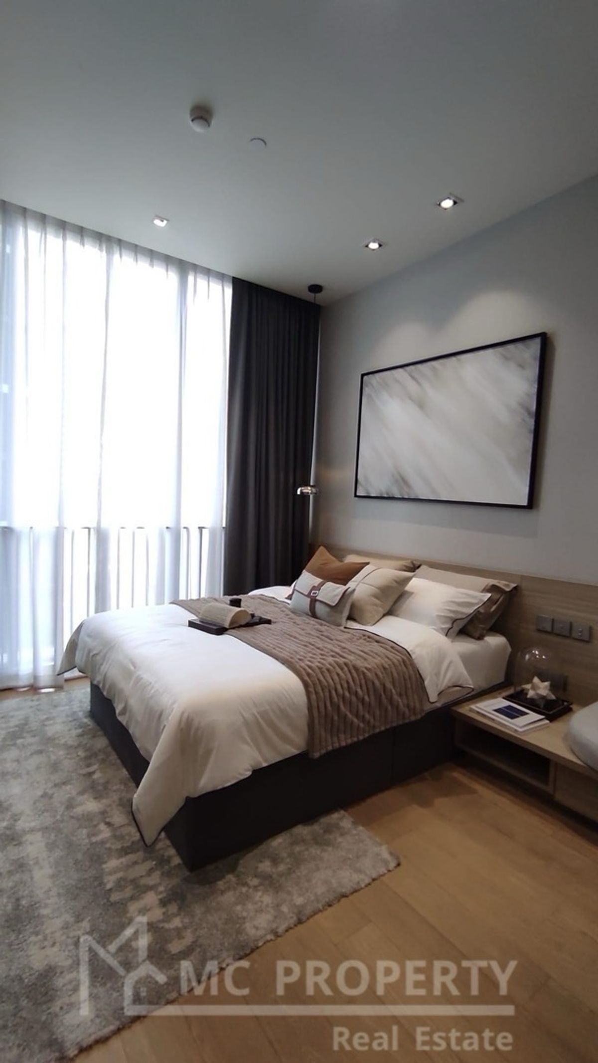 ขายคอนโดวิทยุ ชิดลม หลังสวน : 28 Chidlom 1 ห้องนอน 35sqm ขายต่ำกว่าราคาตลาดราคา 9.65MB กรุณาติดต่อ 0816878954