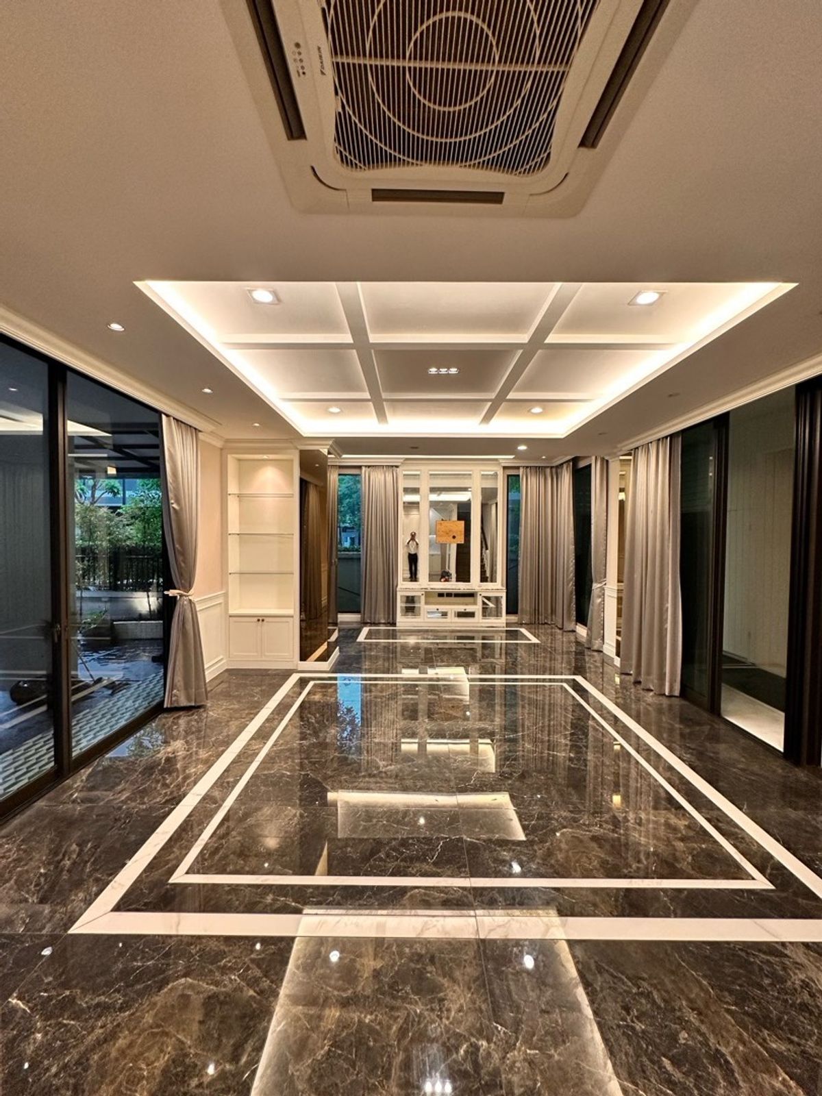 ขายบ้านเลียบทางด่วนรามอินทรา : หลังมุม แปลงใหญ่ หน้าบ้านทิศเหนือ  บิ้วอินท์ทั้งหลัง ลด 4  ล้าน เหลือเพียง 14.5 ล้าน