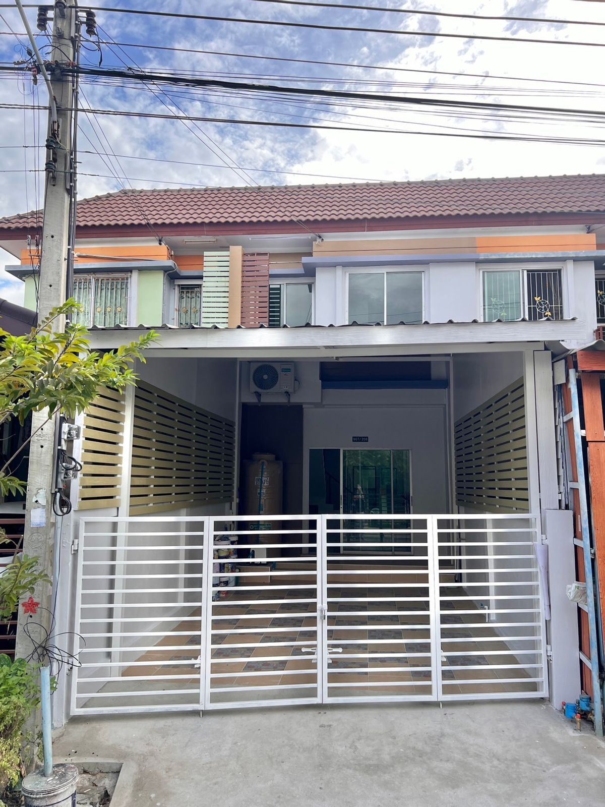 For SaleTownhomeSamut Prakan,Samrong : H2B4395 🏠 House for sale with a great location for business! Sawasdee Grand Ville Village, Phraeksa, price only 2.09 million, free transfer fee!