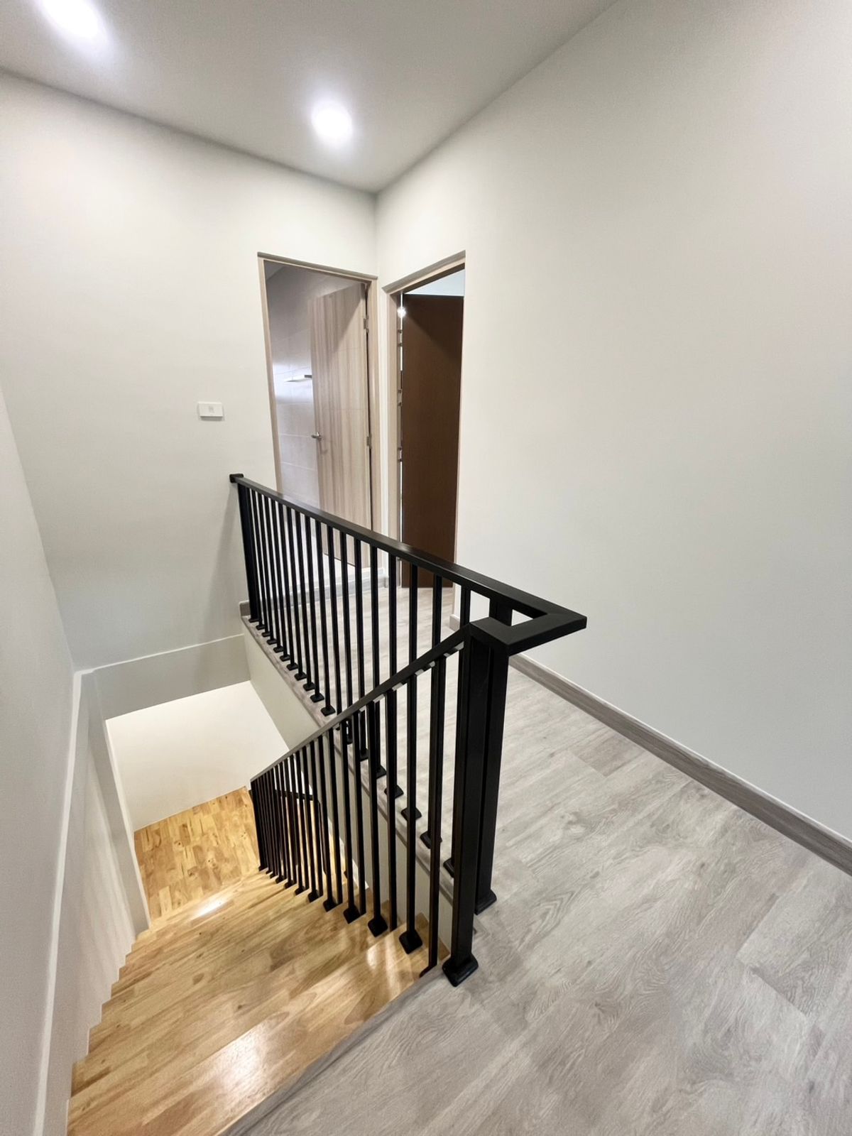 ขายทาวน์โฮมอ่อนนุช อุดมสุข : Modern townhouse Newly Renovated Near BTS Punnawithi and Suan Luang