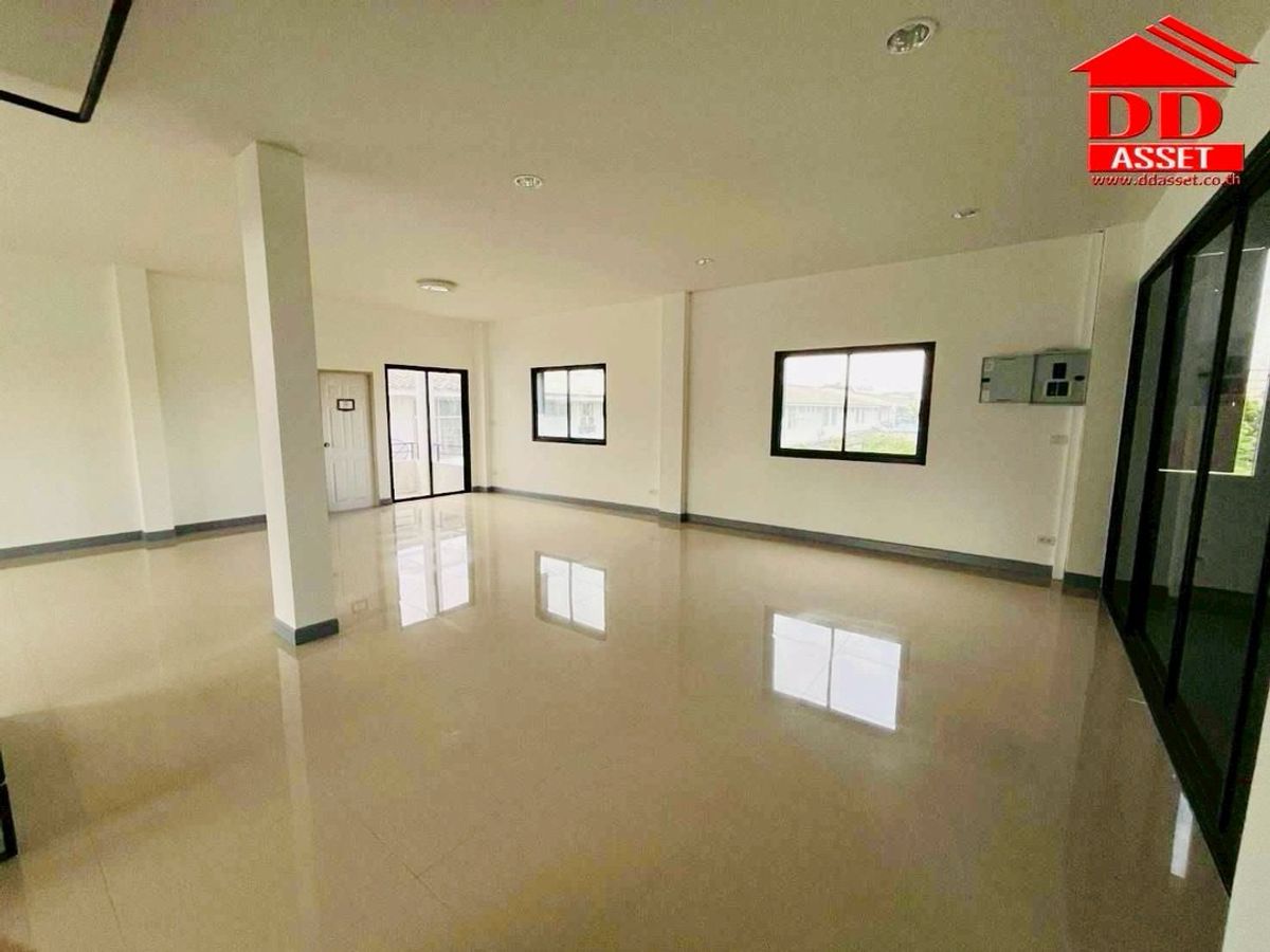 For SaleWarehousePathum Thani,Rangsit, Thammasat : Selling / rental warehouse, Lam Luk Ka Khlong 4, near the ring and the AC market. Property code: F8029
