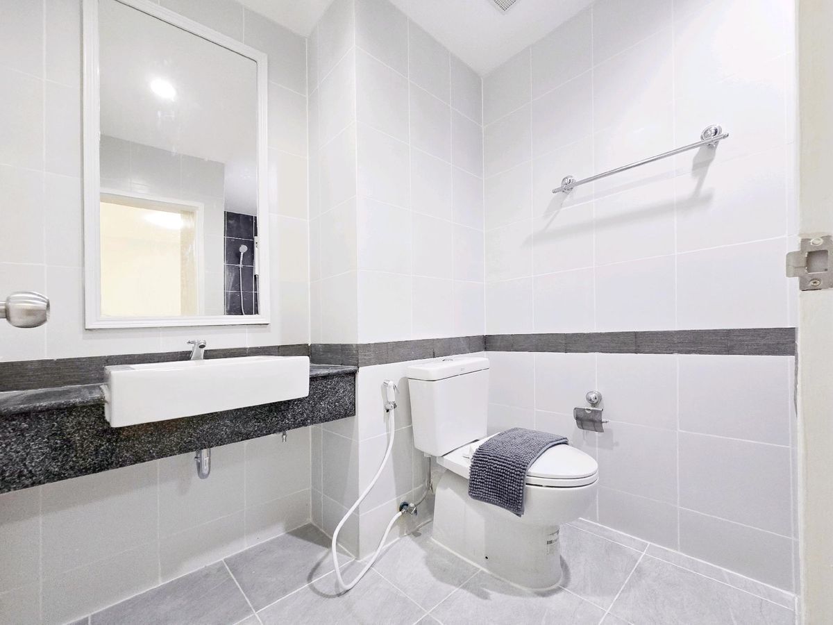 For SaleCondoRama9, Petchburi, RCA : Like ❤️ Shop, easy to shop, convenient to travel! Near Central Rama 9 and MRT in the center of the city But not expensive! Must be here. 👉🌆 𝐀 𝐒𝐩𝐚𝐜𝐞 𝐀𝐬𝐨𝐤𝐞-✨️