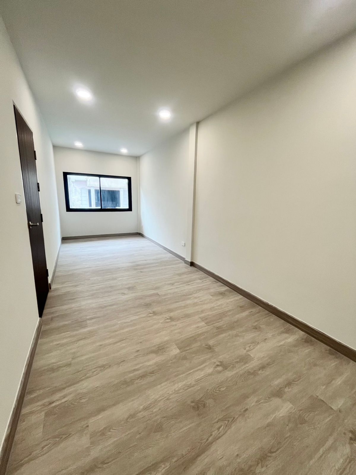 ขายทาวน์โฮมอ่อนนุช อุดมสุข : Modern townhouse Newly Renovated Near BTS Punnawithi and Suan Luang