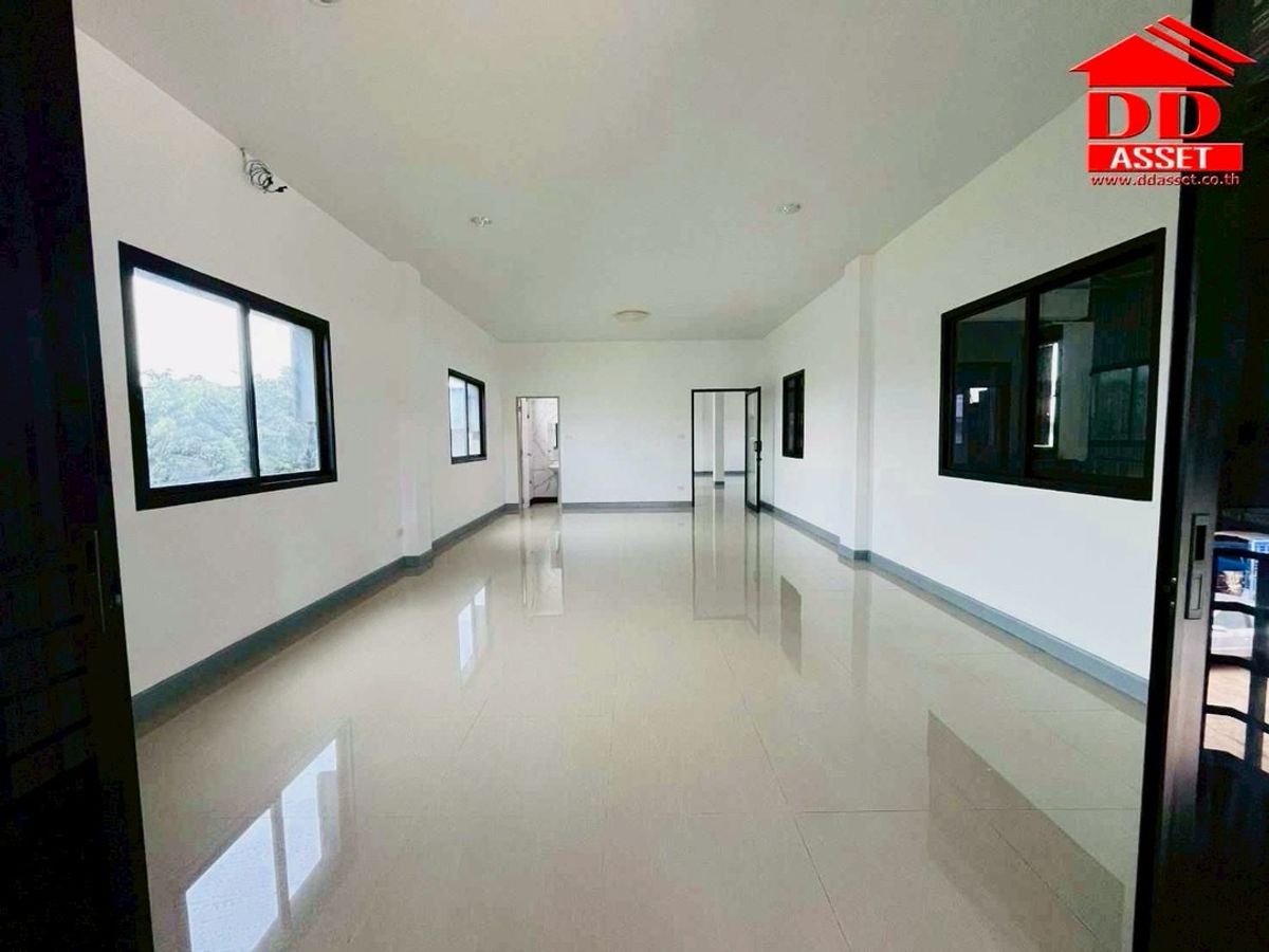 For SaleWarehousePathum Thani,Rangsit, Thammasat : Selling / rental warehouse, Lam Luk Ka Khlong 4, near the ring and the AC market. Property code: F8029