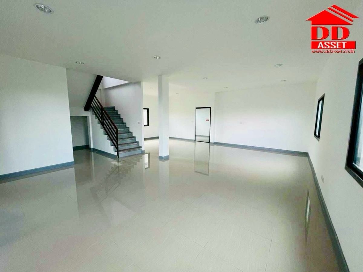 For RentWarehousePathum Thani,Rangsit, Thammasat : For rent/sell warehouse, Lam Luk Ka Khlong 4, near the ring and the AC market. Property code: F8029