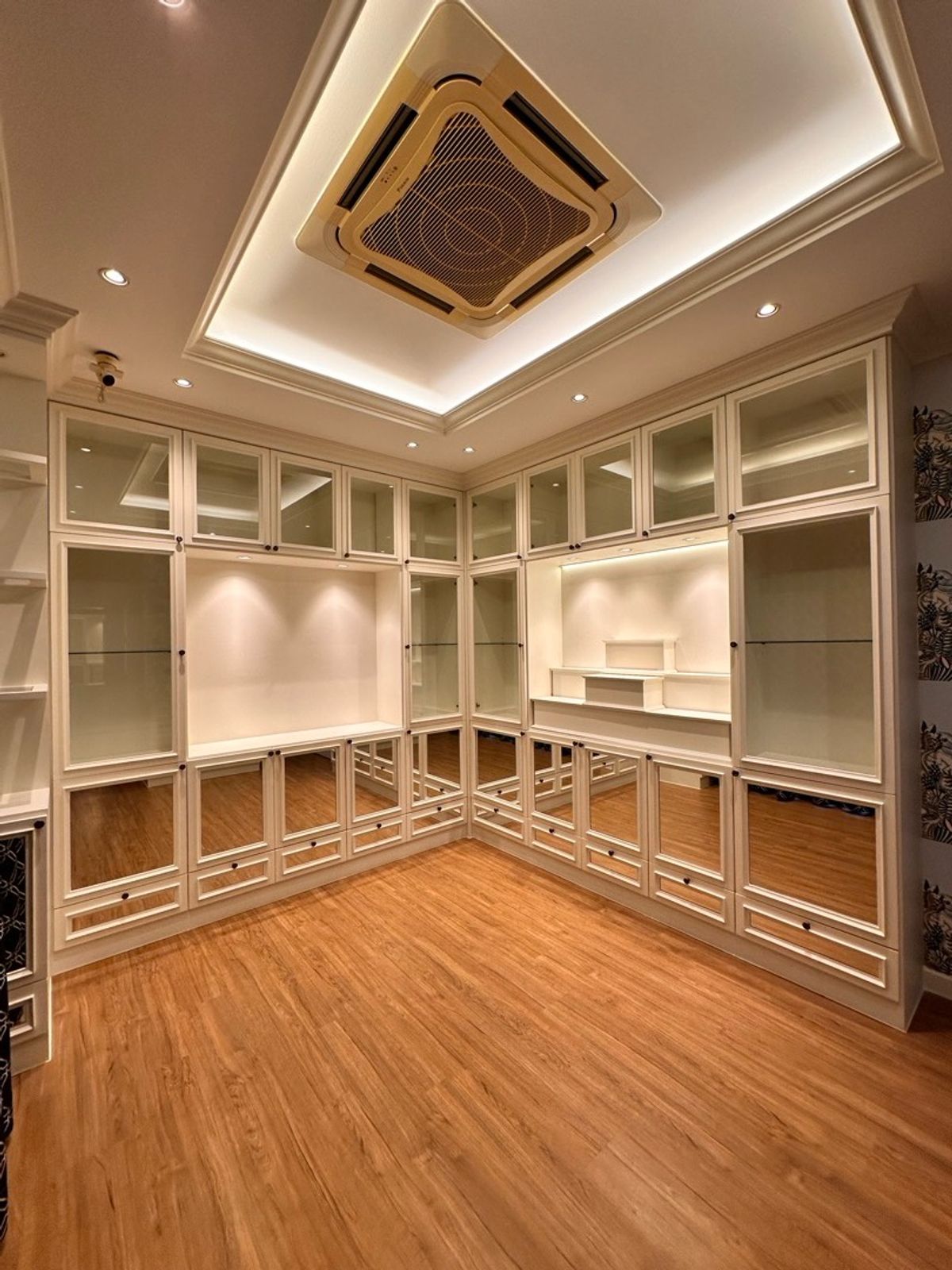 ขายบ้านเลียบทางด่วนรามอินทรา : หลังมุม แปลงใหญ่ หน้าบ้านทิศเหนือ  บิ้วอินท์ทั้งหลัง ลด 4  ล้าน เหลือเพียง 14.5 ล้าน