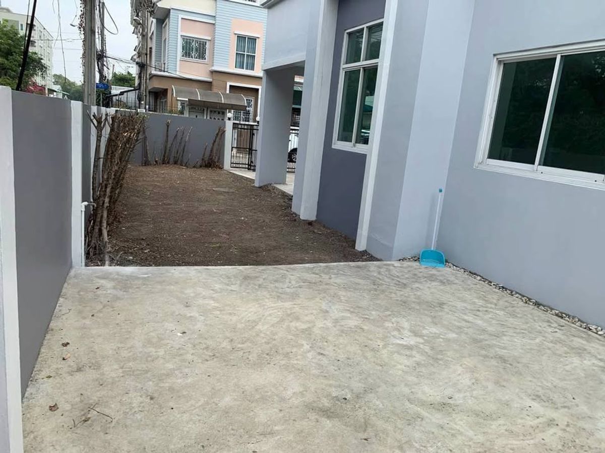 ขายบ้านลาดพร้าว101 แฮปปี้แลนด์ : ขายทาวน์โฮม 3 ชั้น หลังมุม ( ถนนเมน ) เนื้อที่ 42.2 ตรว. ถนนโพธิ์แก้ว แขวงคลองจั่น  เขตบางกะปิ จังหวัดกรุงเทพ