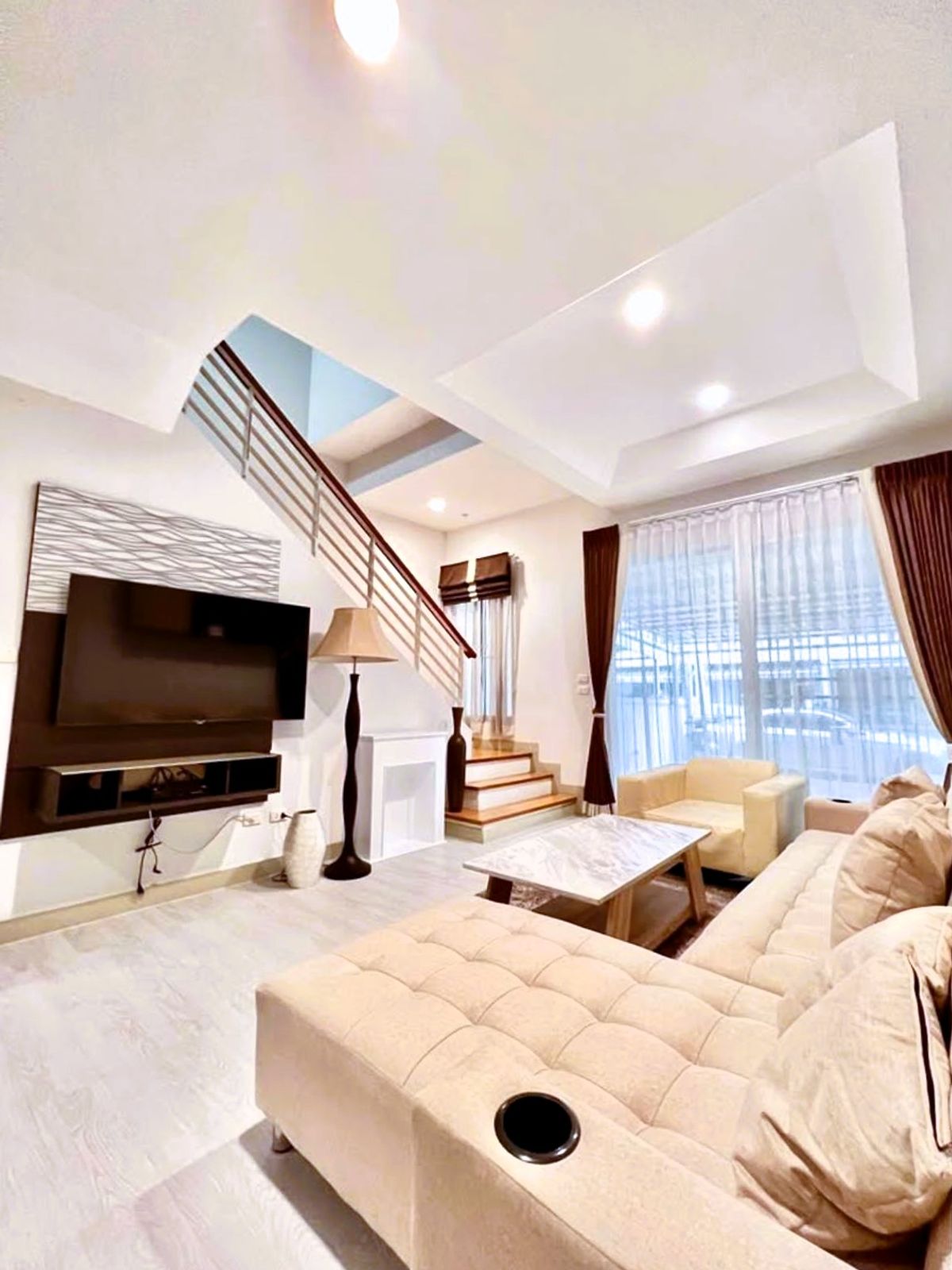 For RentHousePattanakan, Srinakarin : KH0310 2 -story house for rent, just renovated the new house, beautiful, livable. Muang Thong Village 2 Projects 3 Soi Phatthanakan 53 Phatthanakan Road, Suan Luang Road, near Triam Udom Suksa Phatthanakan School and Airport Link Hua Mak or to travel to S