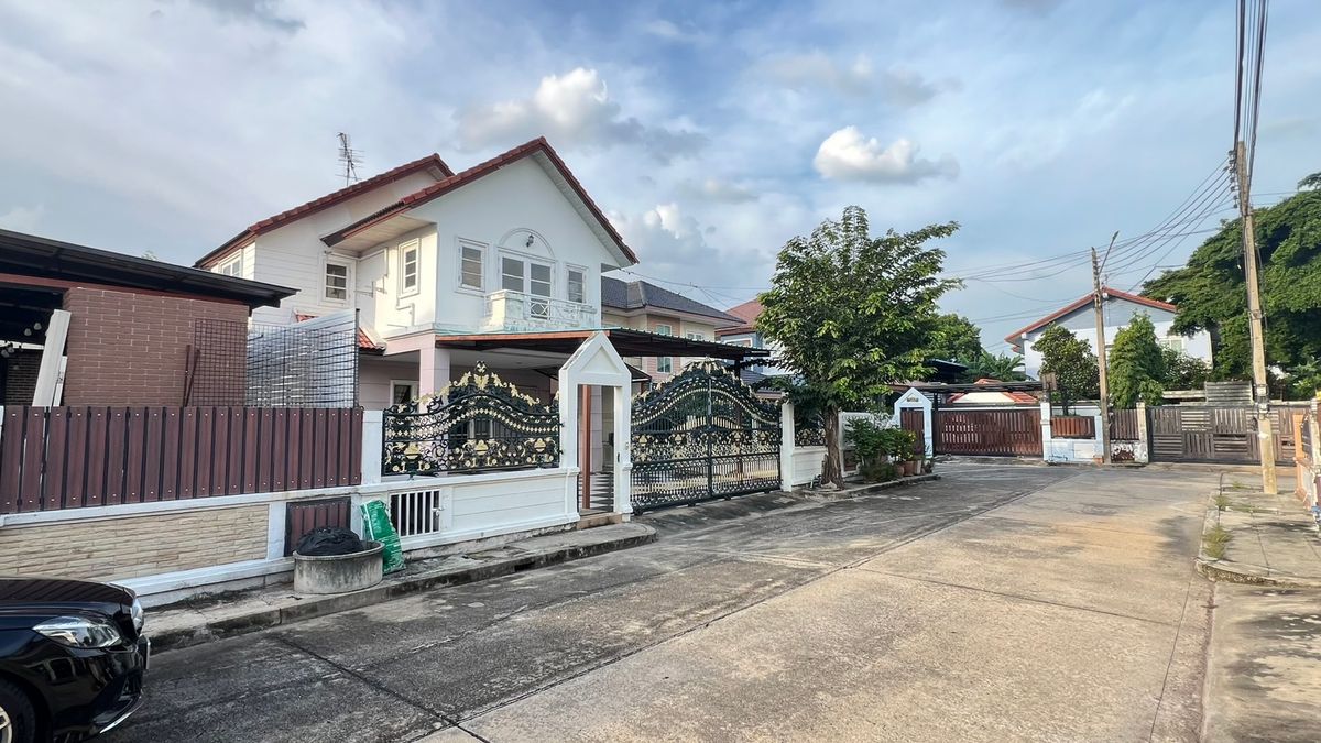 ขายบ้านปทุมธานี รังสิต ธรรมศาสตร์ : ขายด่วน อยากขาย 🏣บ้านเดี่ยว 63 ตรว.✅ราคาเบาหวิว > ตัดใจขายราคาถูกกว่ามากๆ ในทำเลเดียวกัน  ✅ถูกสุดในทำเลเดียวกัน หมู่บ้านสถาพร ธัญบุรี คลองสาม ✅ติดโลตัสคลองสี่