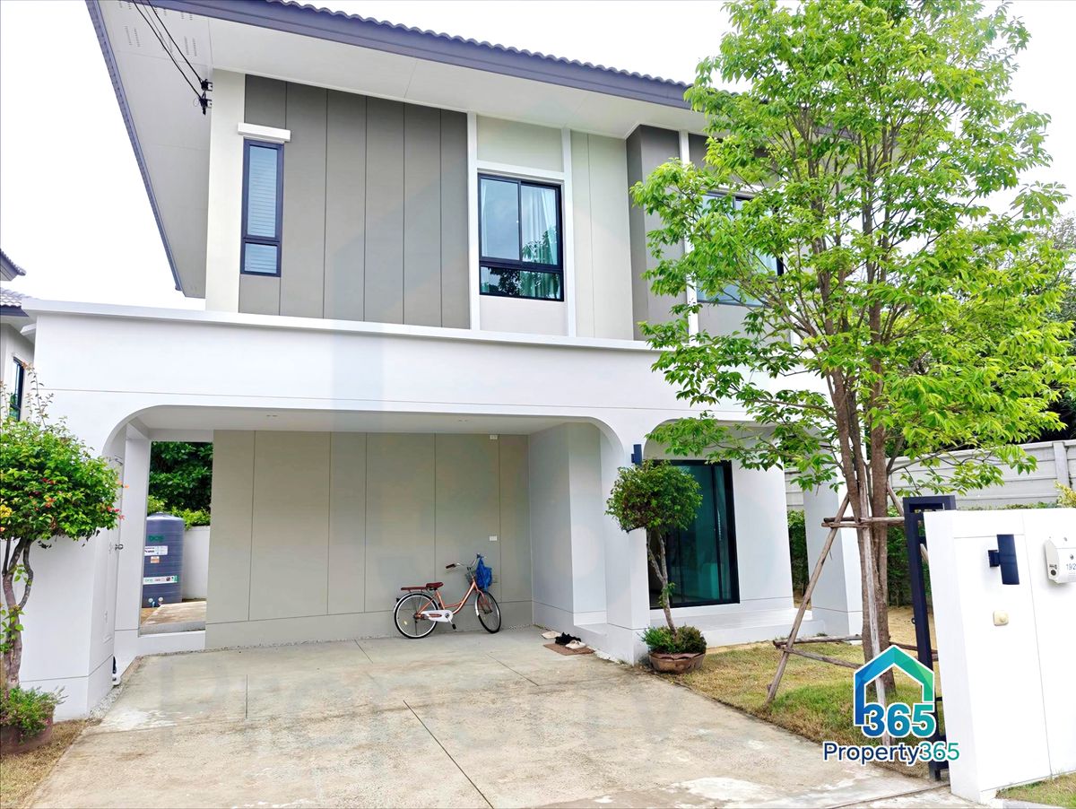 HousePathum Thani,Rangsit, Thammasat : Mitti Lamlukka Klong 6 (Sammakorn) Serene Detached House, 3rd House (from security post), a house in the first soi of the village.