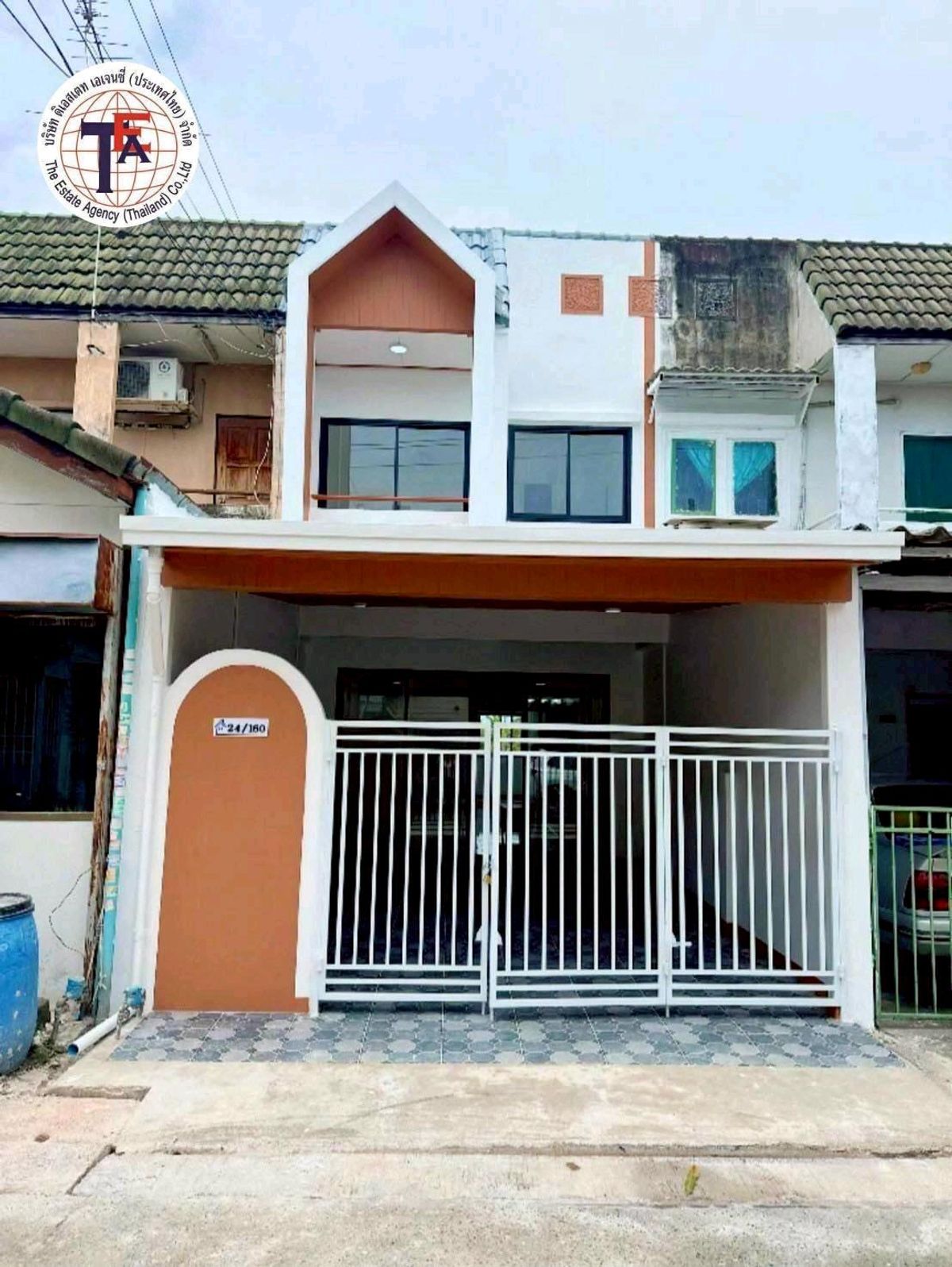 For SaleTownhomeNawamin, Ramindra : 2 -story townhouse for sale, Manorom Village, 5 Hathairat 39 along the Chatuchoti Expressway along the Khlong Song Market, Maruai Hathai Fashion Island Safari World Panya Intra Nimit Mai, Demonstration School Sarasas School Nopparat Hospital
