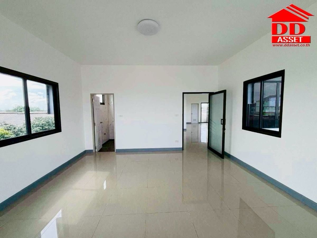 For RentWarehousePathum Thani,Rangsit, Thammasat : For rent/sell warehouse, Lam Luk Ka Khlong 4, near the ring and the AC market. Property code: F8029