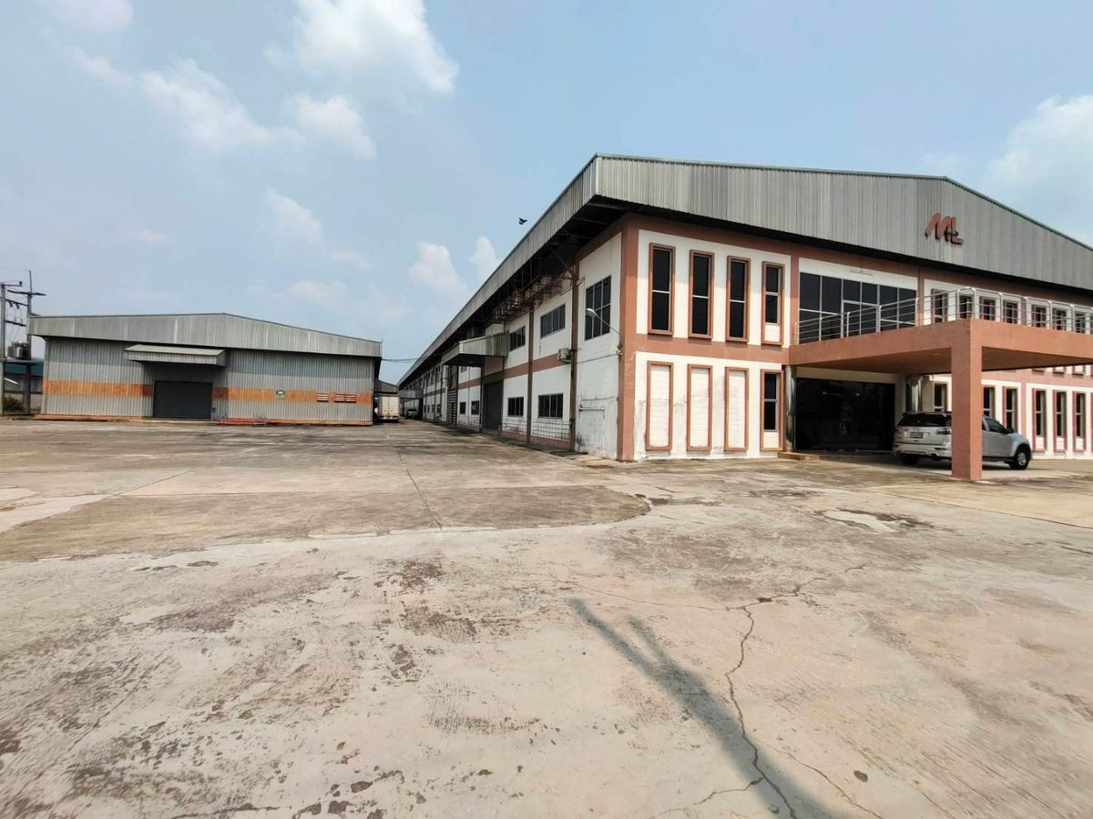 For SaleWarehouseChachoengsao : Sell ​​a large warehouse with office in the heart of Chachoengsao. Near Ban Pho Industrial Park