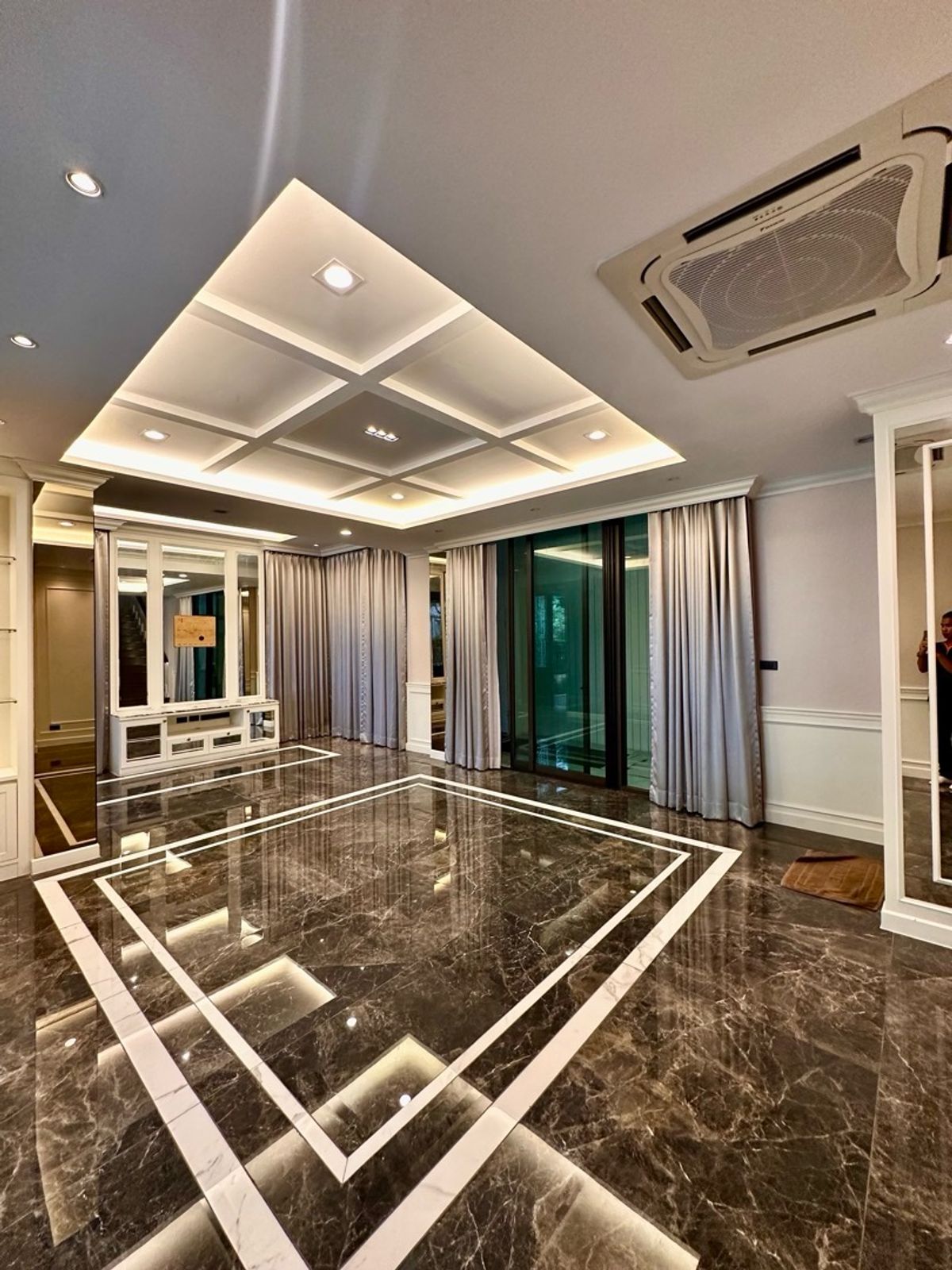 ขายบ้านเลียบทางด่วนรามอินทรา : หลังมุม แปลงใหญ่ หน้าบ้านทิศเหนือ  บิ้วอินท์ทั้งหลัง ลด 4  ล้าน เหลือเพียง 14.5 ล้าน