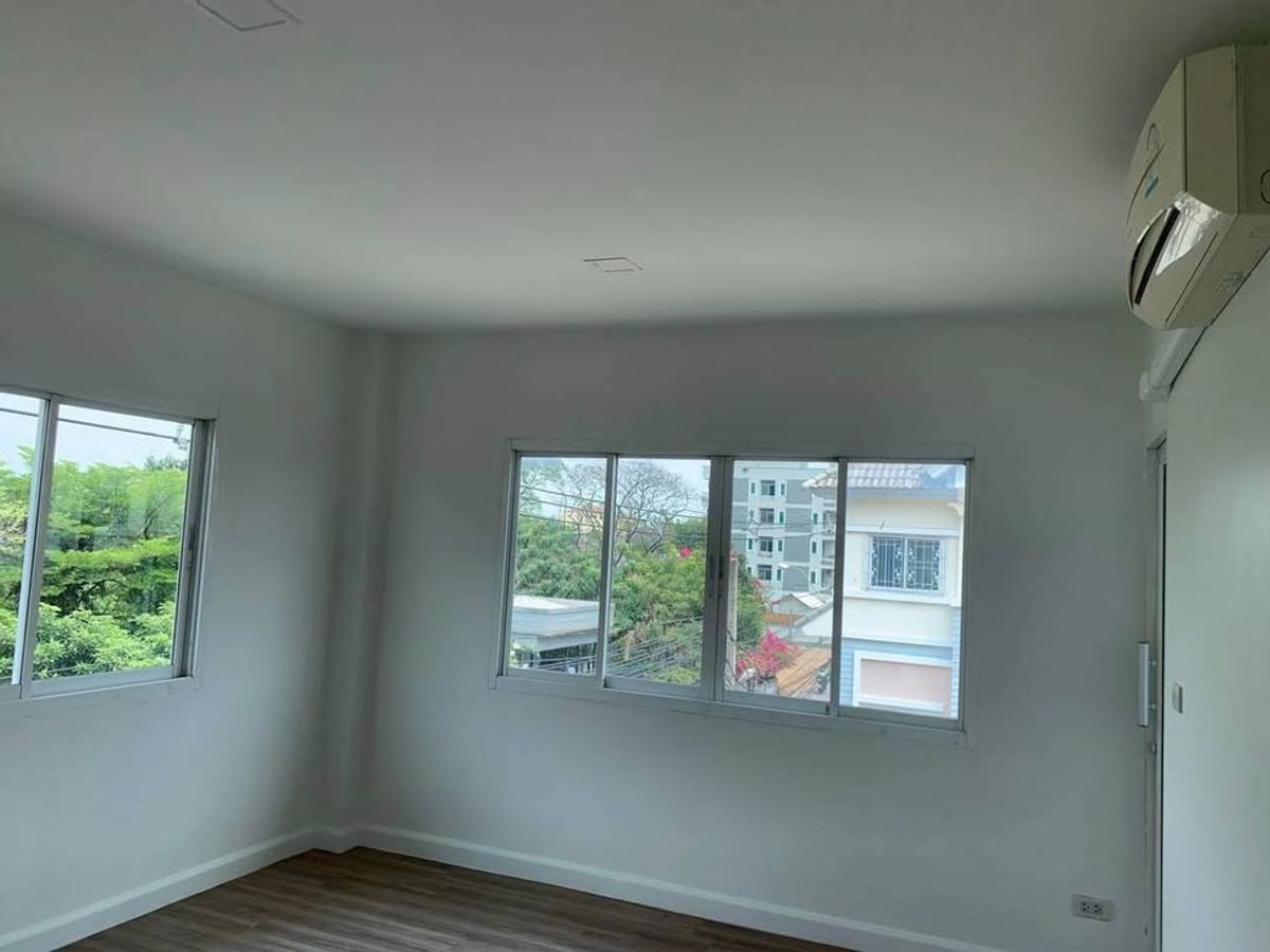 ขายบ้านลาดพร้าว101 แฮปปี้แลนด์ : ขายทาวน์โฮม 3 ชั้น หลังมุม ( ถนนเมน ) เนื้อที่ 42.2 ตรว. ถนนโพธิ์แก้ว แขวงคลองจั่น  เขตบางกะปิ จังหวัดกรุงเทพ