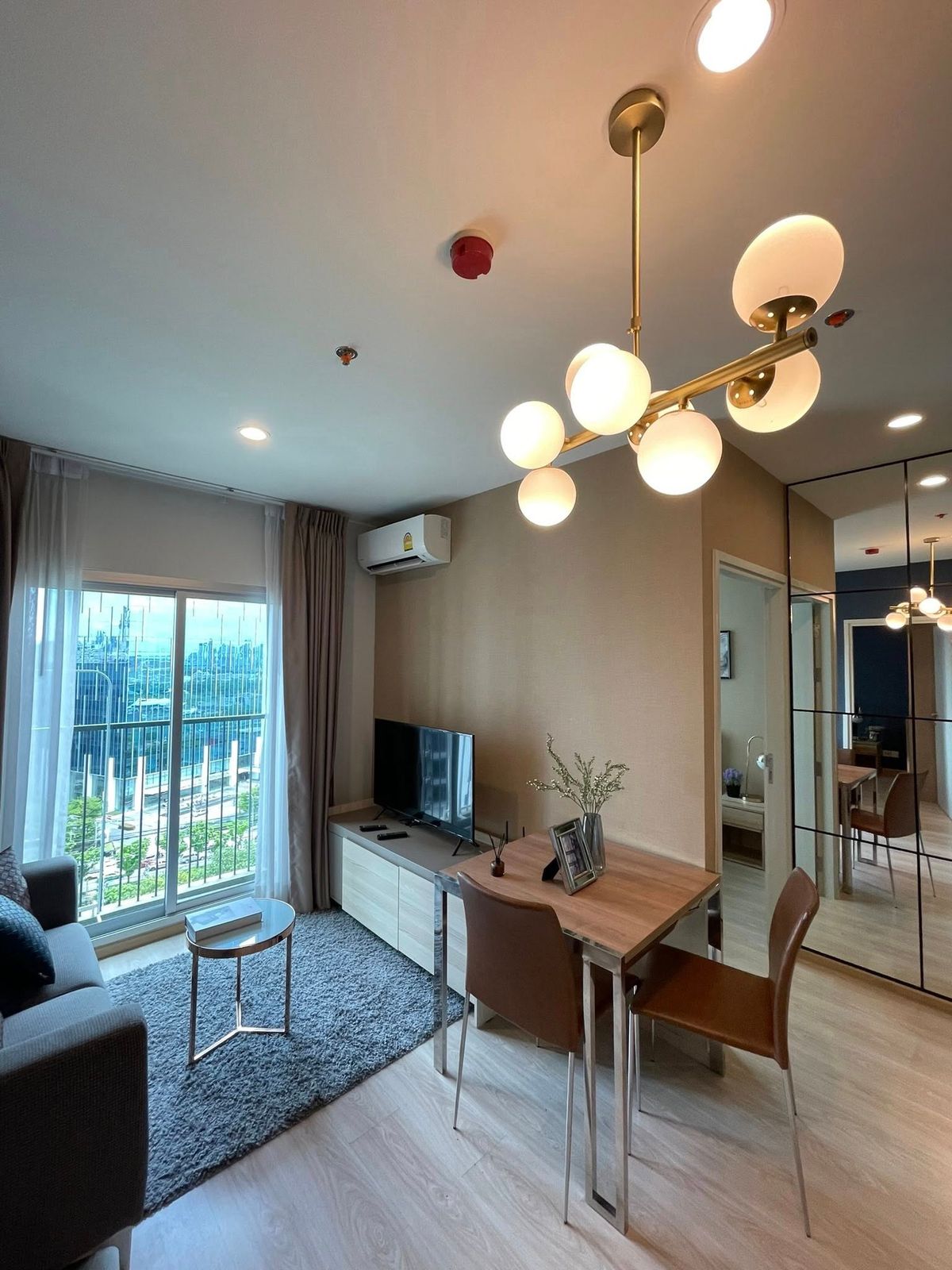 ขายคอนโดรัชดา ห้วยขวาง : Hot For Sale ! Noble Revolve Ratchada 2 Price 5,690,000 Baht
