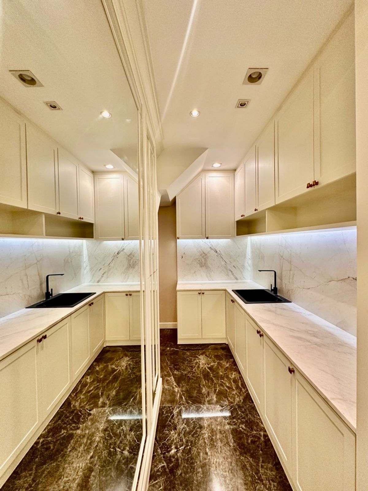 ขายบ้านเลียบทางด่วนรามอินทรา : หลังมุม แปลงใหญ่ หน้าบ้านทิศเหนือ  บิ้วอินท์ทั้งหลัง ลด 4  ล้าน เหลือเพียง 14.5 ล้าน