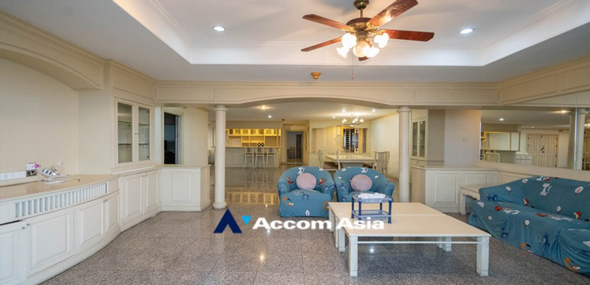 CondoSukhumvit, Asoke, Thonglor : 🔼AccomA🔽Pet friendly Warm-tone condominium with built-in closets and open view balcony (28612)