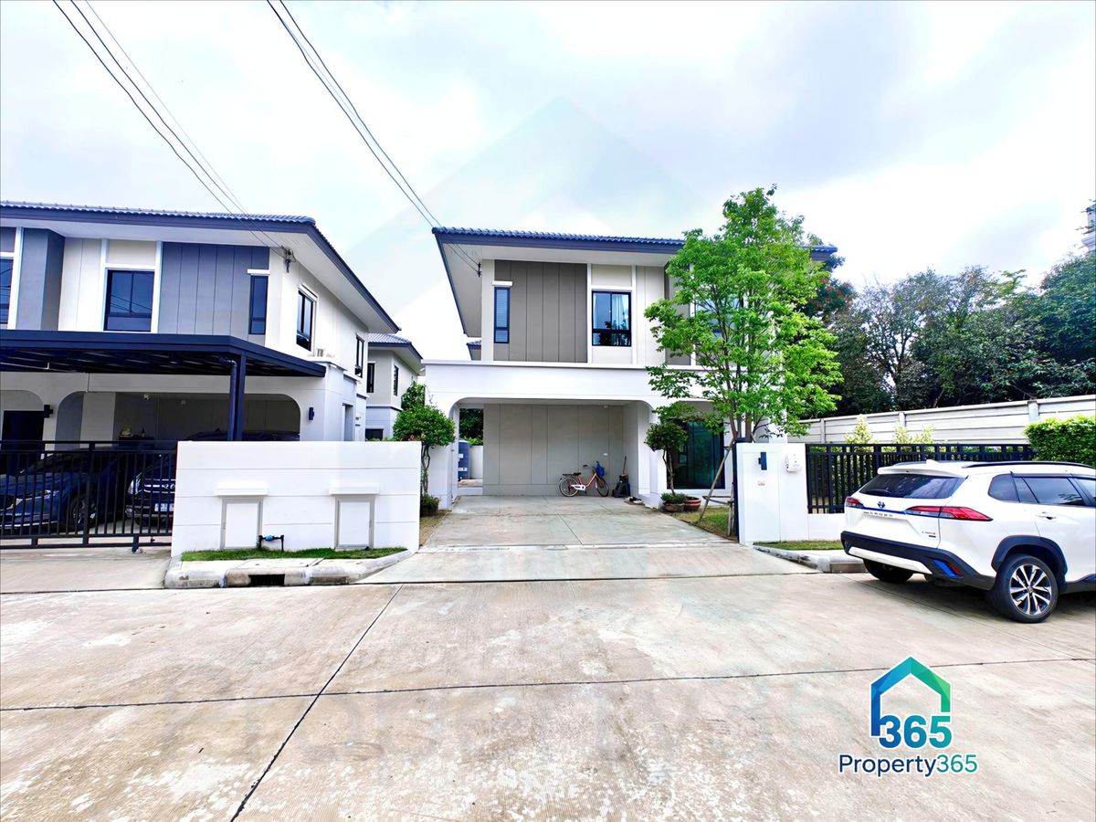 HousePathum Thani,Rangsit, Thammasat : Mitti Lamlukka Klong 6 (Sammakorn) Serene Detached House, 3rd House (from security post), a house in the first soi of the village.